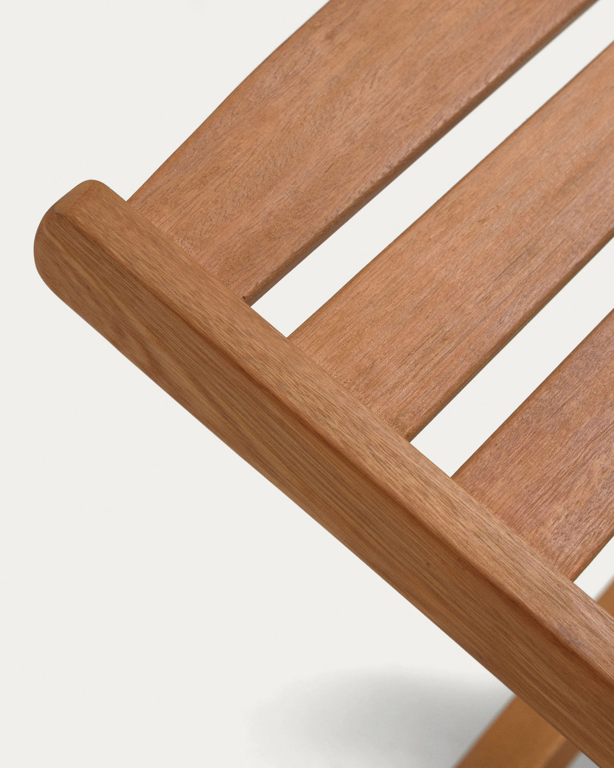 Beila Sonnenliege aus massivem Eukalyptusholz FSC 100% in Natur präsentiert im Onlineshop von KAQTU Design AG. Liegestuhl ist von Kave Home