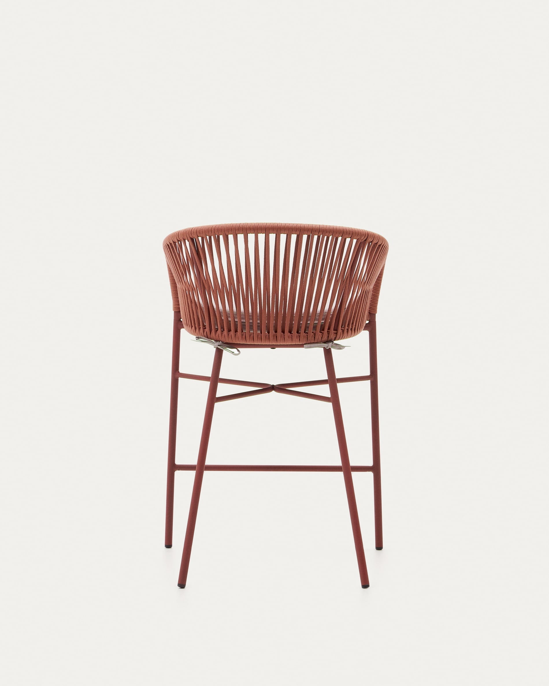Stapelbarer Hocker Yanet, 65 cm, mit Terrakotta-Seil, vereint modernes Design und Funktionalität für stilvolle Räume.