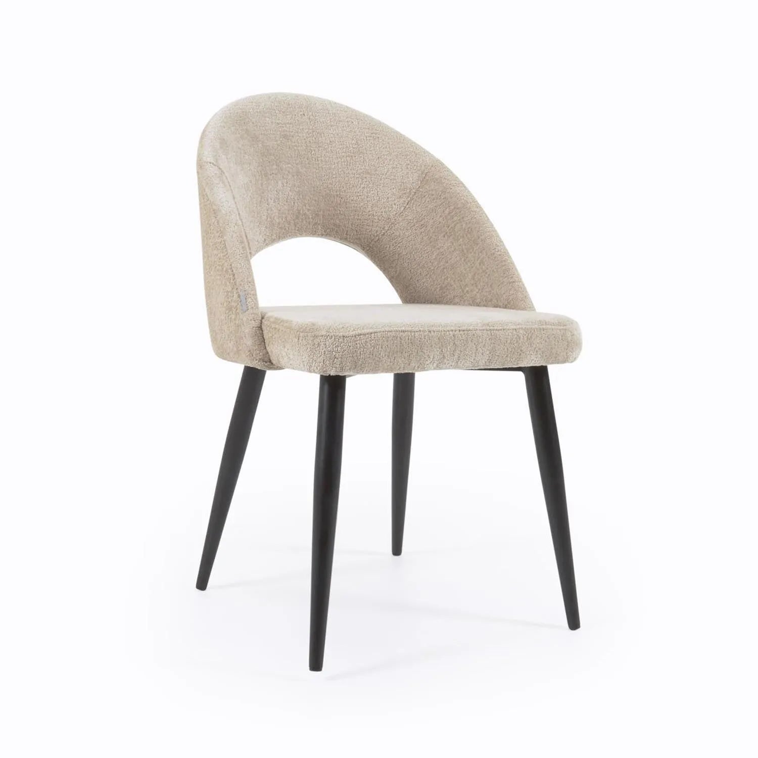 3D-Modell des Stuhls Mael: Beiger Chenille, schwarze Stahlbeine, Mid-Century-Stil, elegant und langlebig.