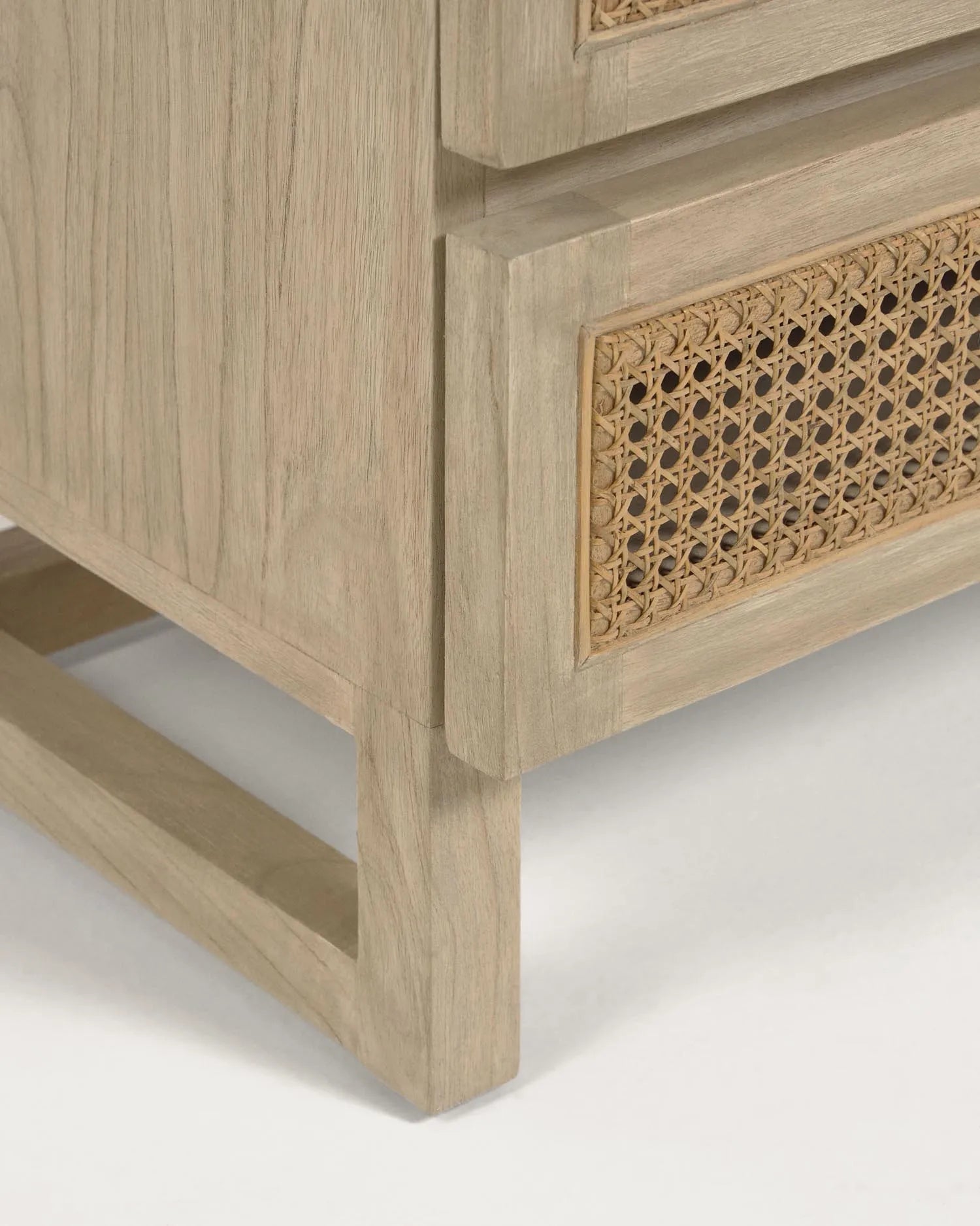 Elegante Kommode aus Mindi-Holz und Rattan, 5 Schubladen, 60x113 cm, vereint Stil und Funktionalität für Ihr Zuhause.