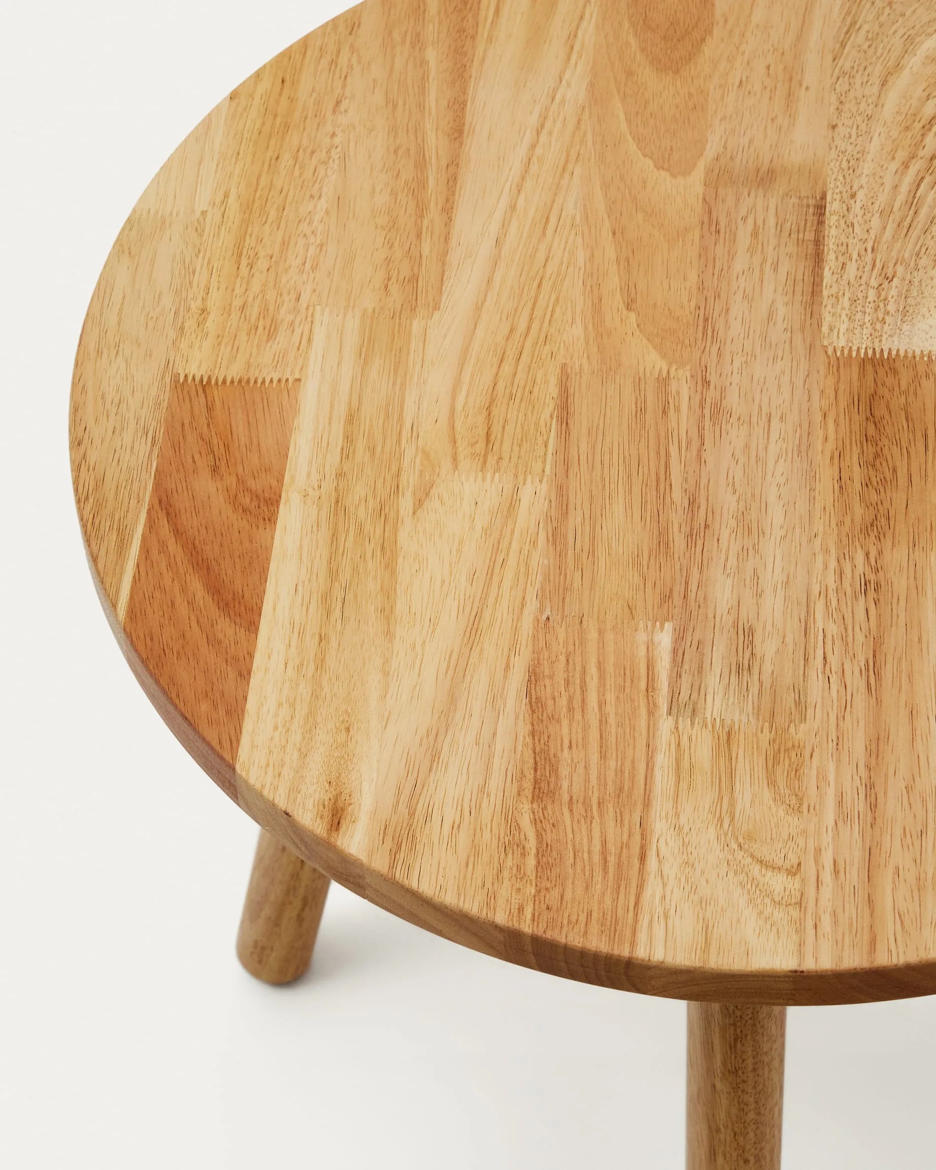 Kindertisch Dilcia, rund, Ø 55 cm, aus massivem Kautschukholz, ideal für Kinderzimmer und kreative Aktivitäten.