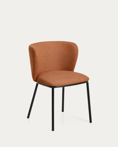 Stuhl Ciselia flammhemmend in dicker, terrakottafarbener Chenille mit Stahlbeinen mit schwarzem Finish, FSC Mix Credit