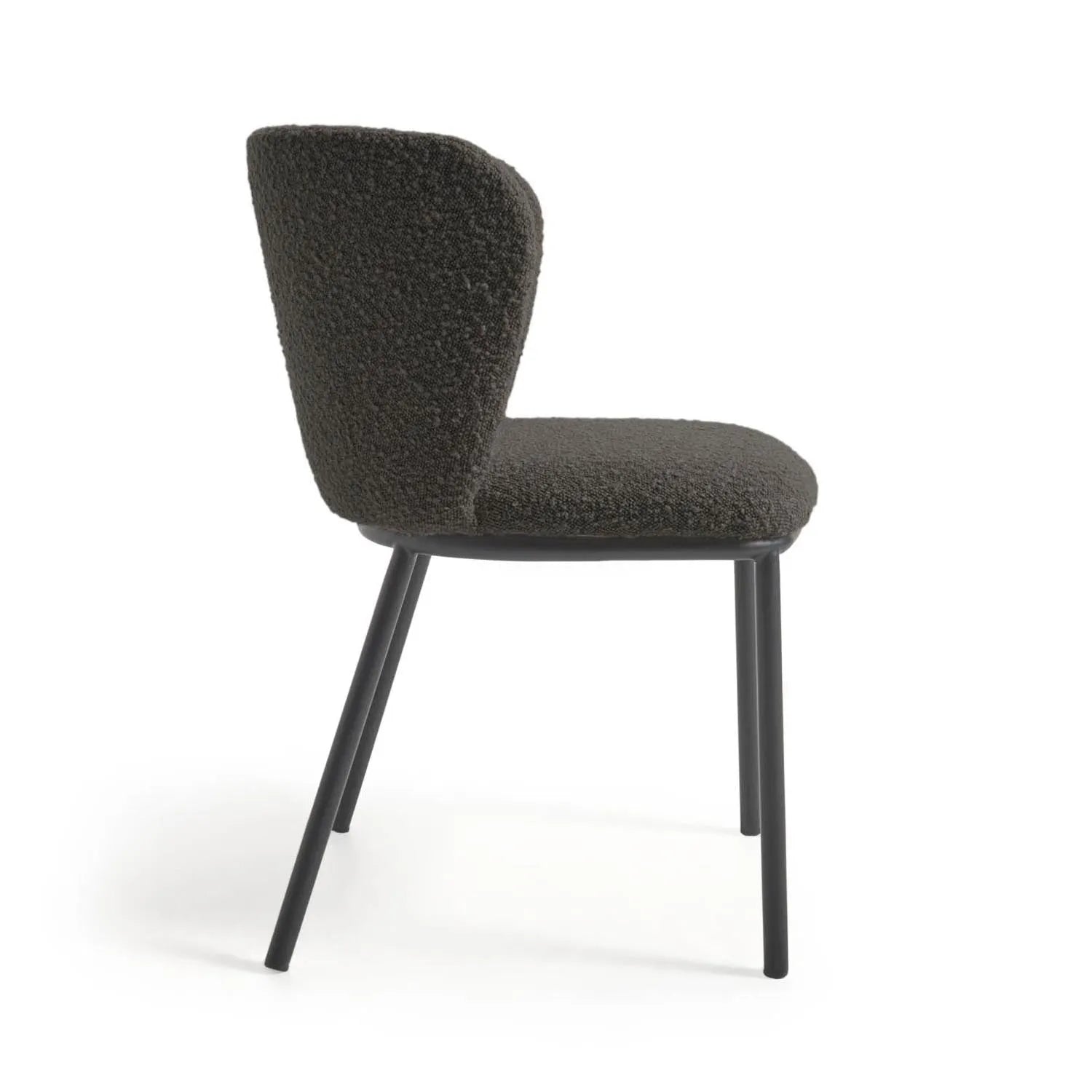 Eleganter Ciselia Stuhl in schwarzem Bouclé von Kave Home.