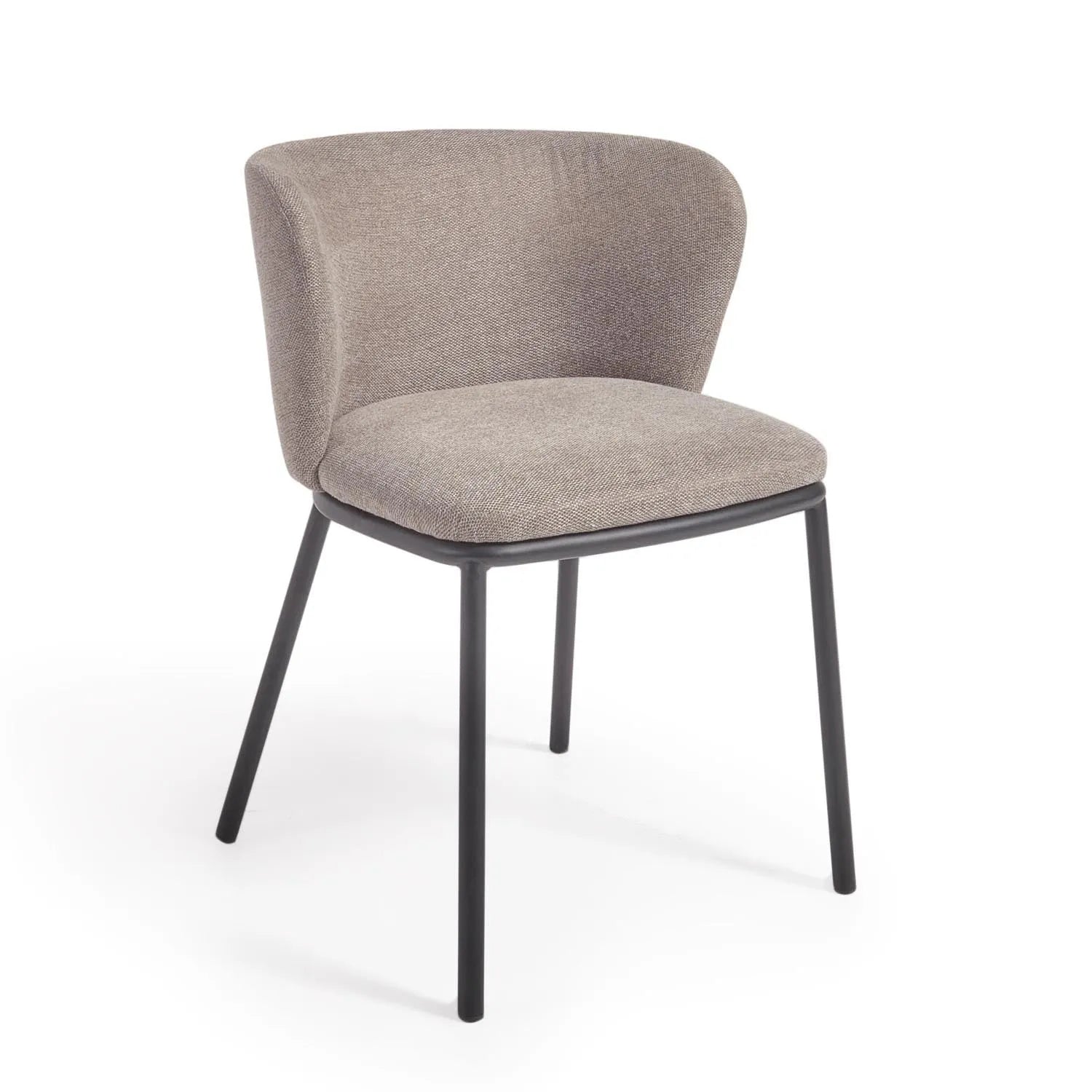3D-Modell des Ciselia Stuhls: hellbraune Chenille, modernes Design, hoher Komfort, robuste Stahlkonstruktion.