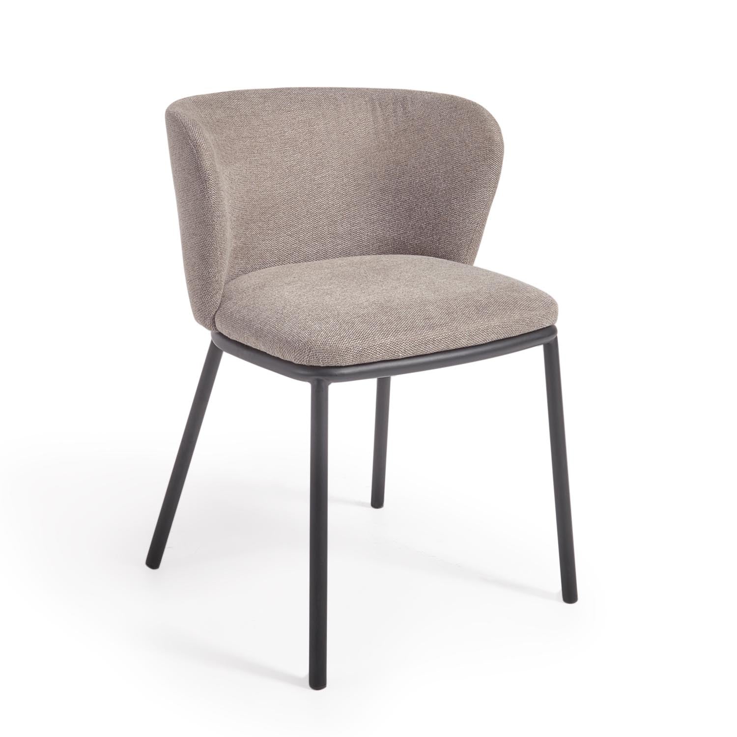 Eleganter Ciselia Stuhl in hellbrauner Chenille von Kave Home.