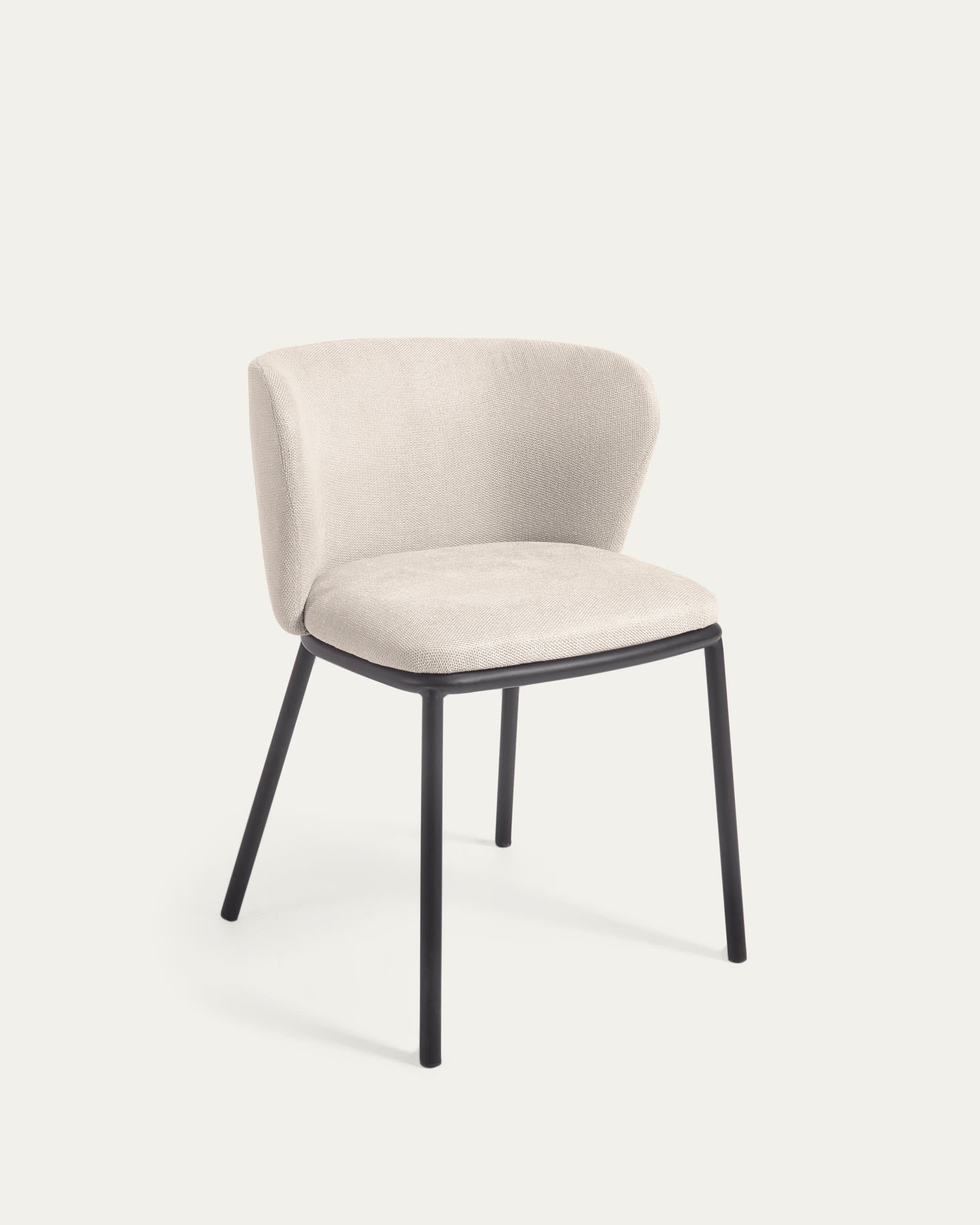 3D-Modell des Ciselia Stuhls: Beige Chenille, stabiler Stahlrahmen, komfortabel gepolstert, ideal für jeden Wohnstil.