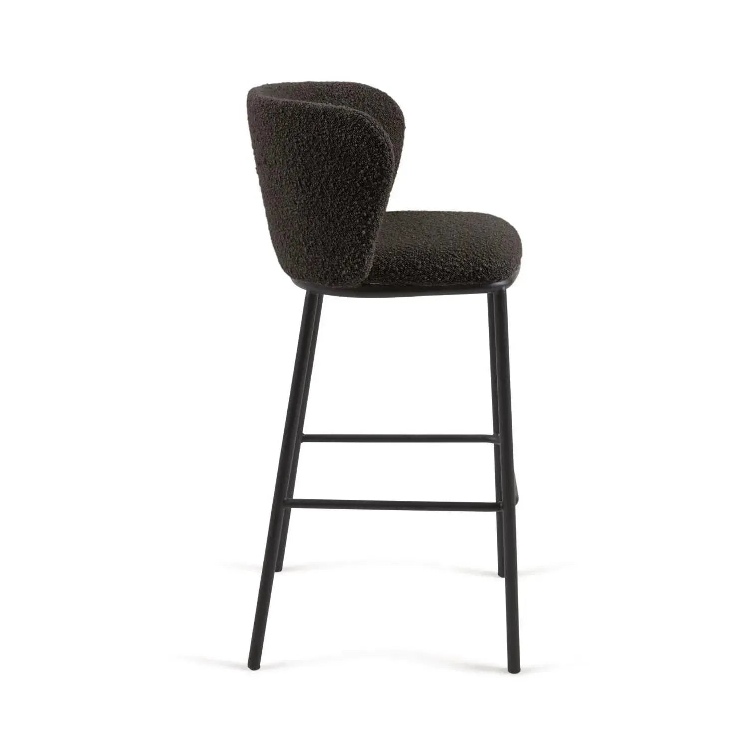 Ciselia Hocker 75 cm: Schwarzer Bouclé, stilvoll von Kave Home.