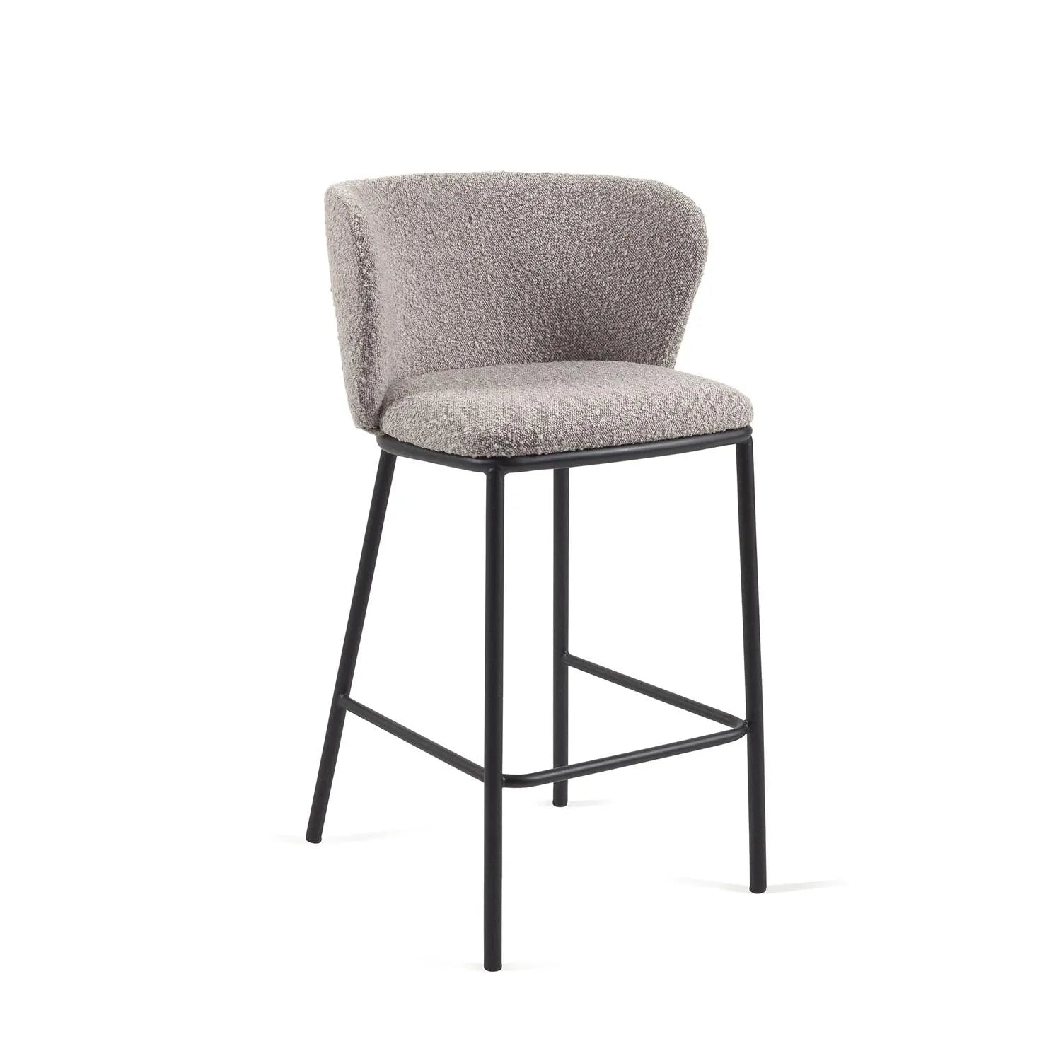 3D-Modell des eleganten Ciselia Hockers in hellgrauem Bouclé, 65 cm hoch, ideal für Bars und Küchentheken.