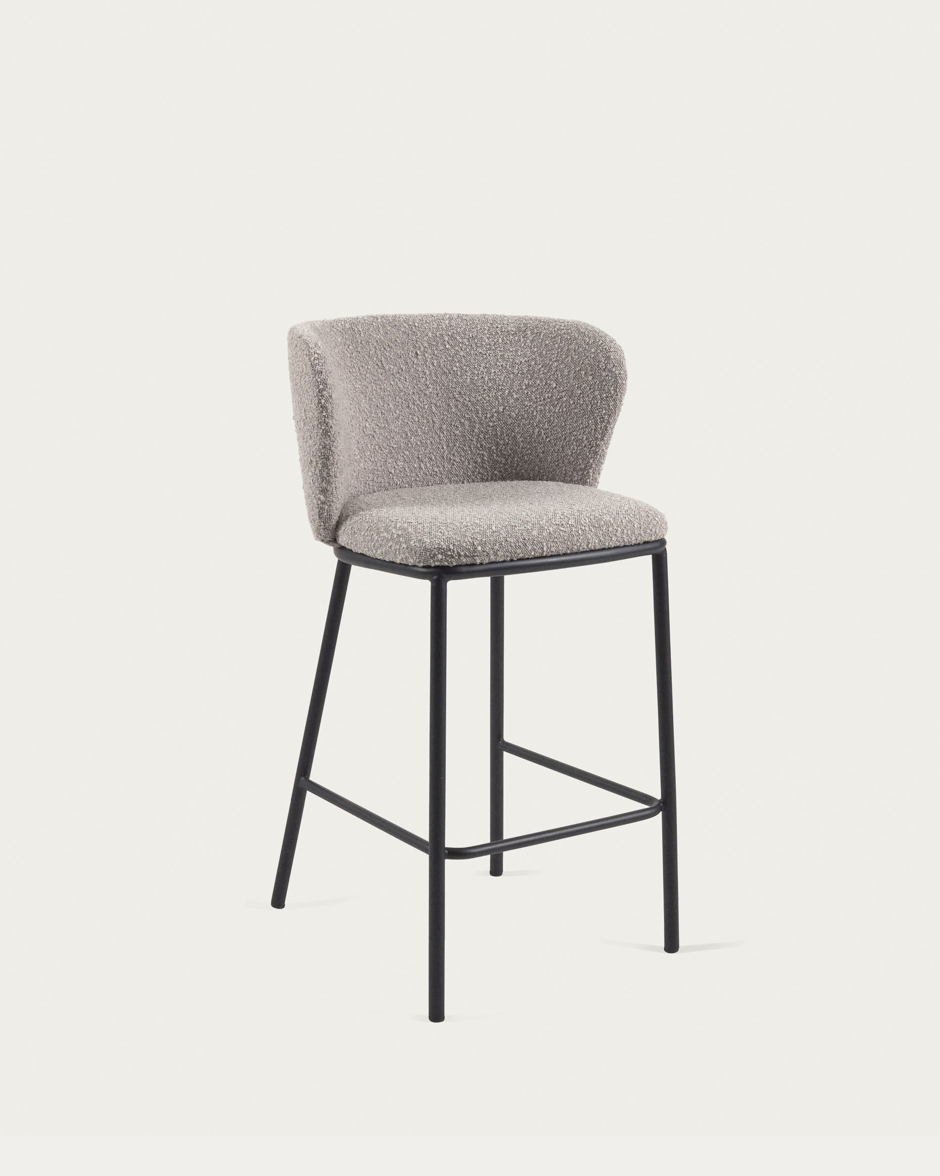 3D-Modell des eleganten Ciselia Hockers in hellgrauem Bouclé, 65 cm hoch, ideal für Bars und Küchentheken.