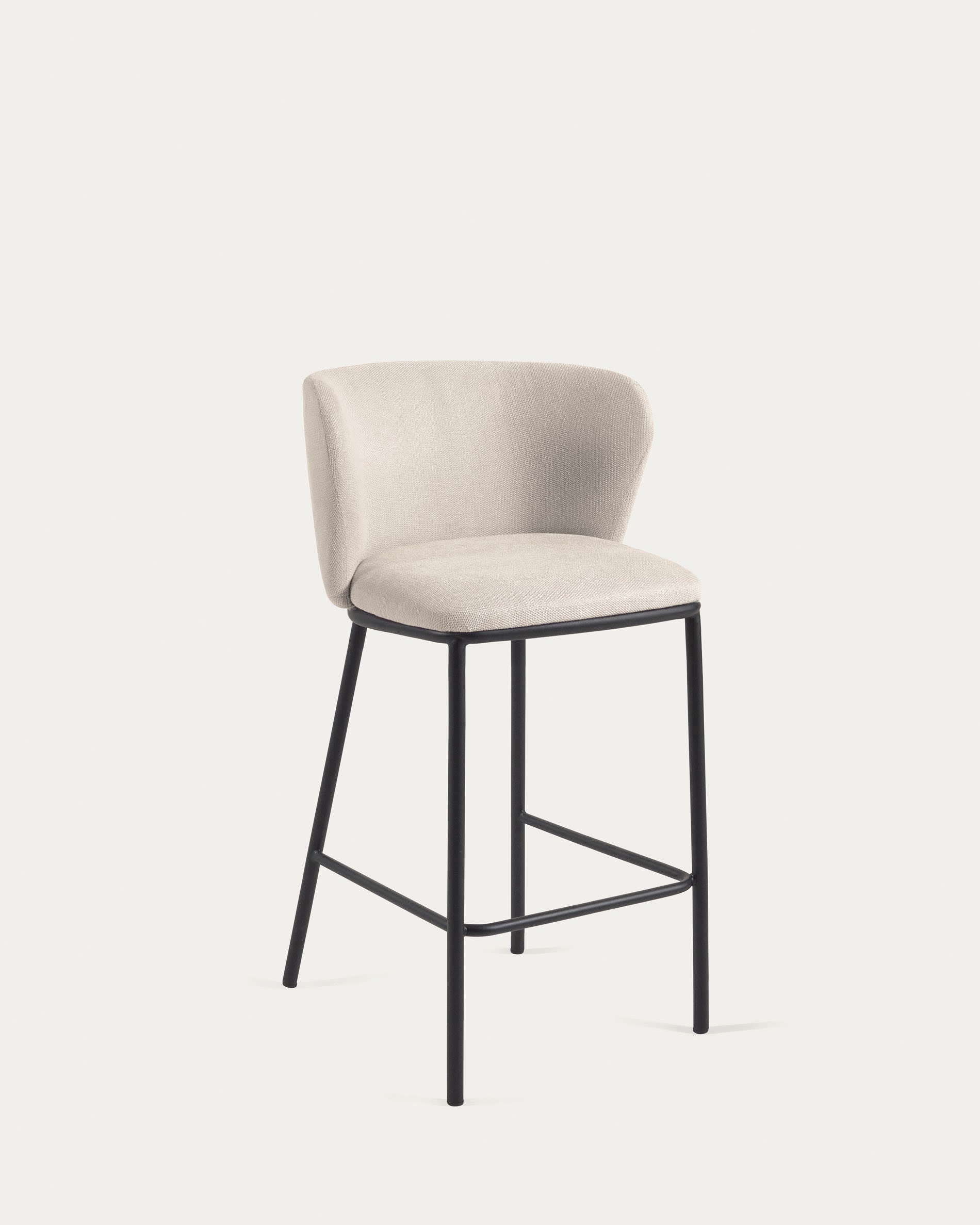 3D-Modell des Ciselia Hockers aus beiger Chenille, 65 cm hoch, elegant und ideal für Bars und Küchentheken.