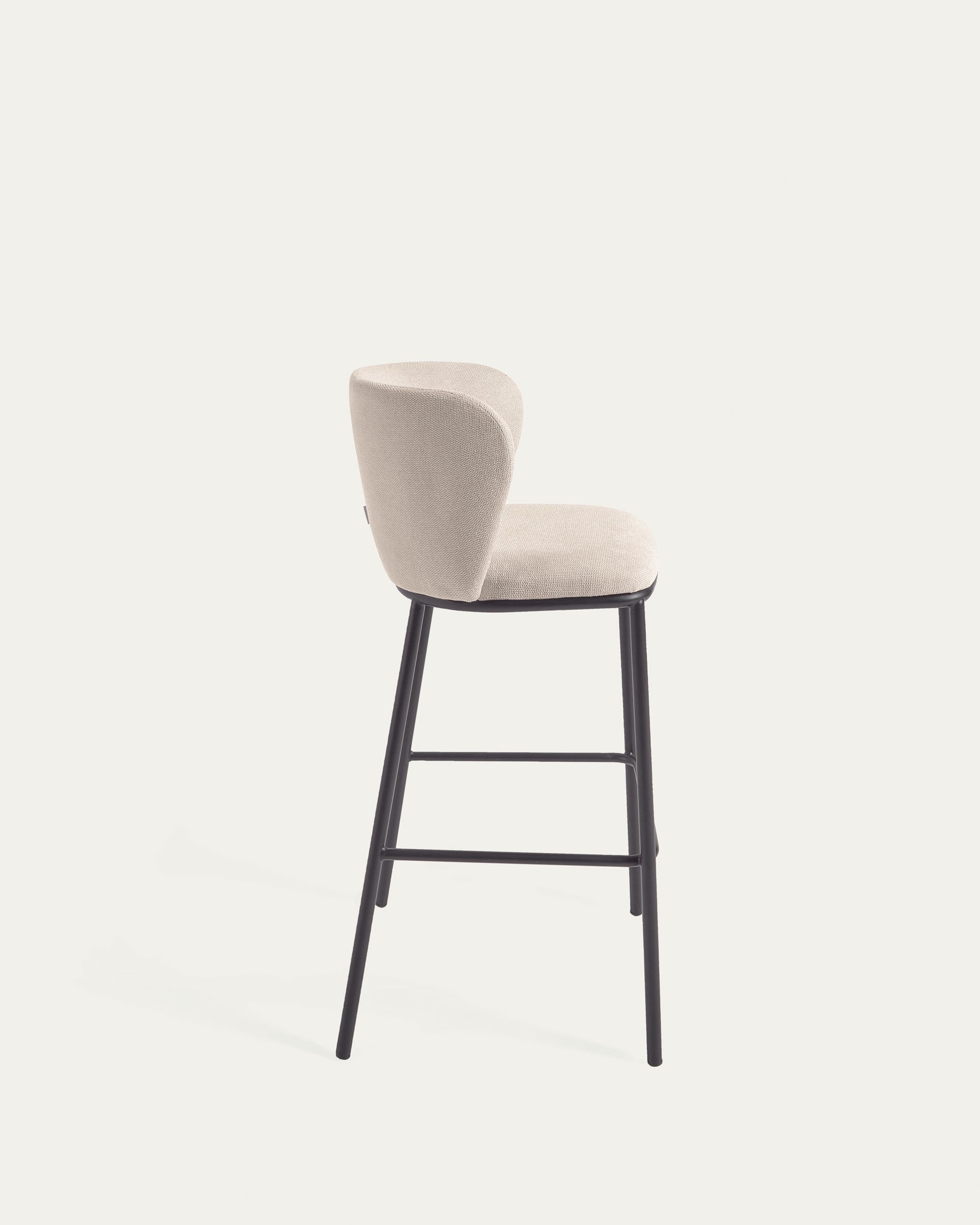 Ciselia Hocker 75 cm: Stilvoller Komfort in beigem Chenille von Kave Home.