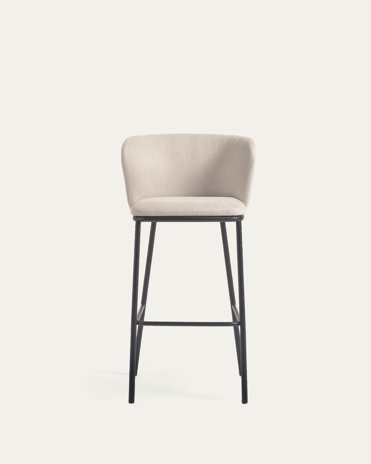 Ciselia Hocker beiger Chenille und Stahlbeine in Schwarz Höhe 75 cm FSC Mix Credit in Beige präsentiert im Onlineshop von KAQTU Design AG. Barhocker ist von Kave Home