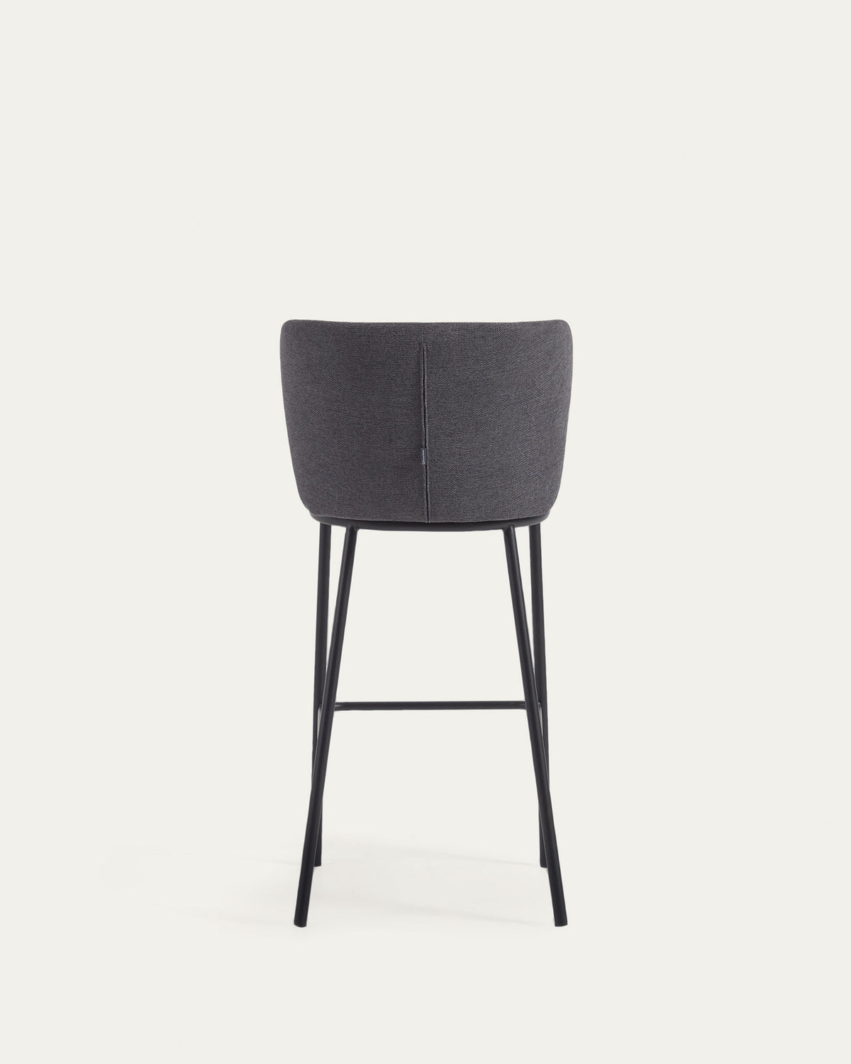 Ciselia Hocker dunkelgrauer Chenille und Stahlbeine in Schwarz Höhe 75 cm FSC Mix Credit in Grau präsentiert im Onlineshop von KAQTU Design AG. Barhocker ist von Kave Home