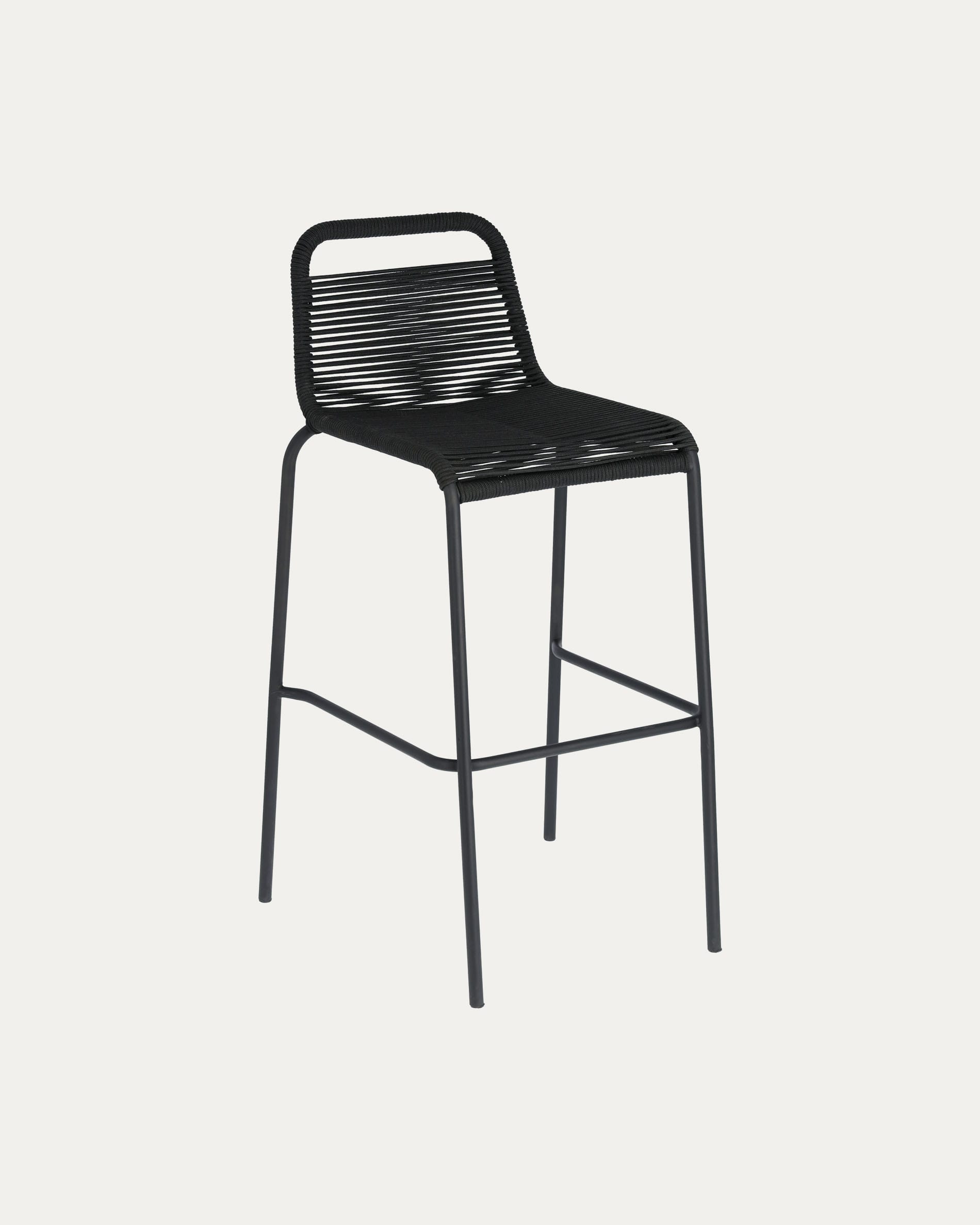 3D-Modell eines eleganten, stapelbaren Hockers aus schwarzem Seil und Stahl, 74 cm hoch, wetterfest, ideal für Terrasse und Garten.