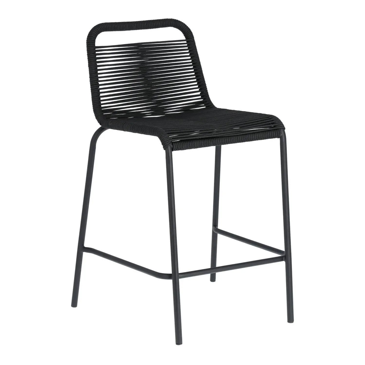 3D-Modell eines stapelbaren Hockers aus schwarzem Seil und Stahl, wetterfest, ideal für Outdoor-Bars, Höhe 62 cm.