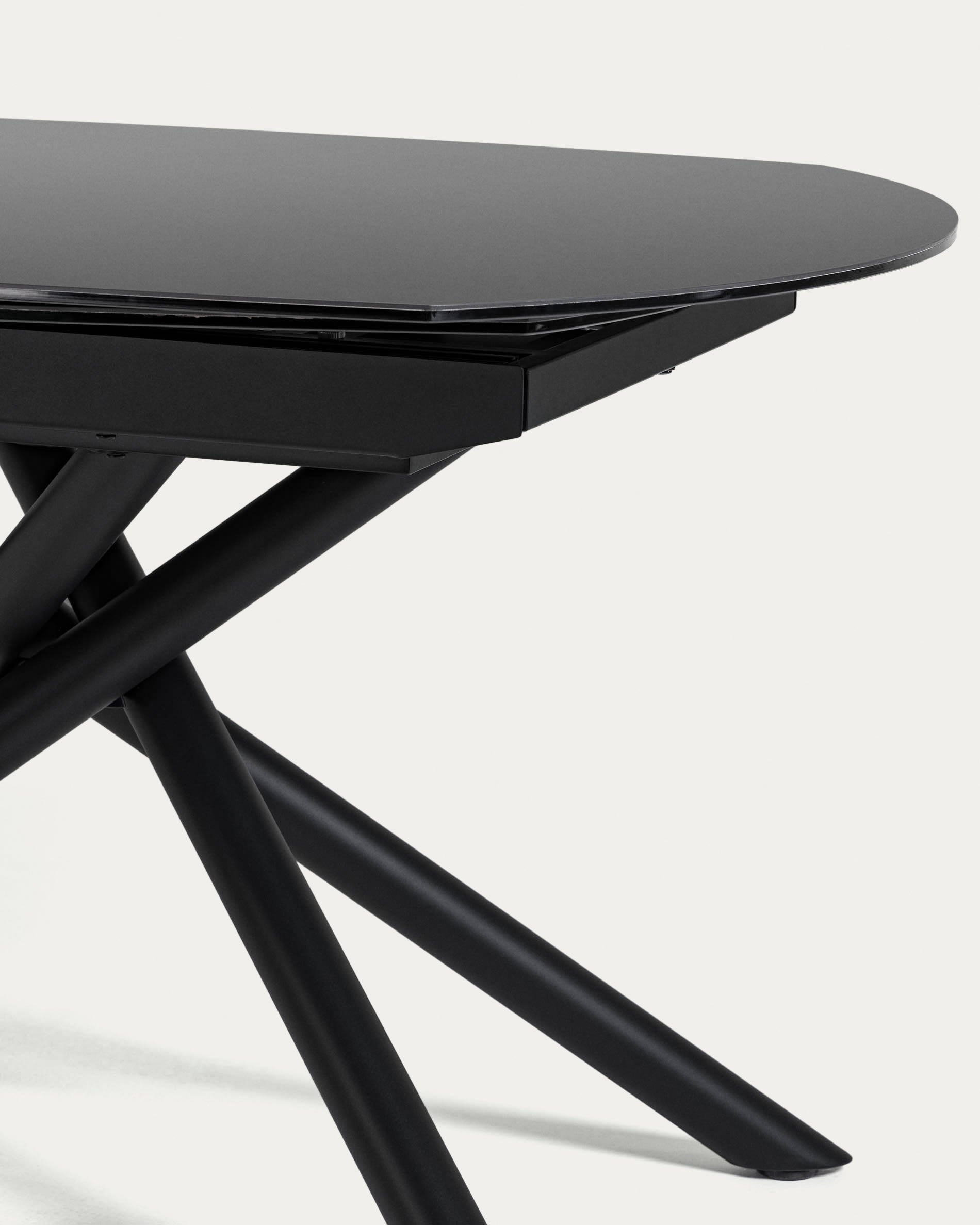 Eleganter Yodalia Ausziehtisch mit Glasplatte und schwarzen Stahlbeinen, 130-190 x 100 cm, perfekt für modernes Wohnen.