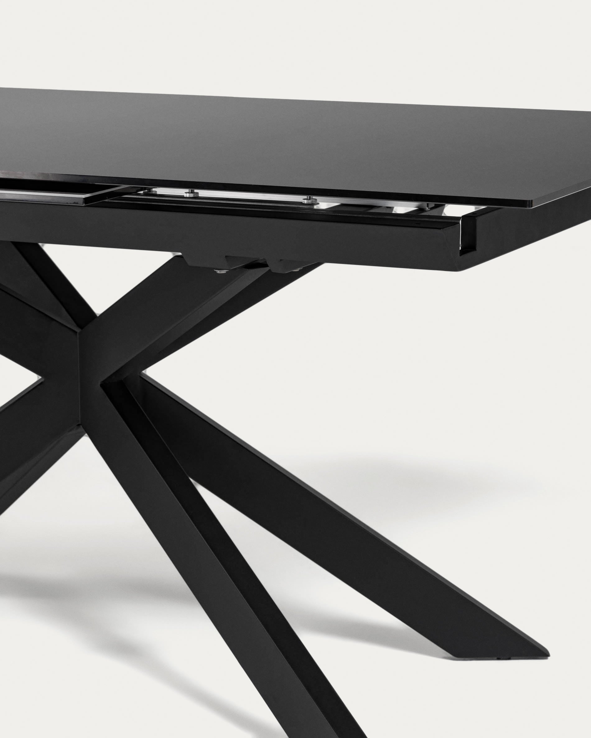 Moderner Atminda Ausziehtisch aus robustem Glas und stabilen Stahlbeinen in Schwarz, 160-210 x 90 cm, ideal für stilvolle Essbereiche.