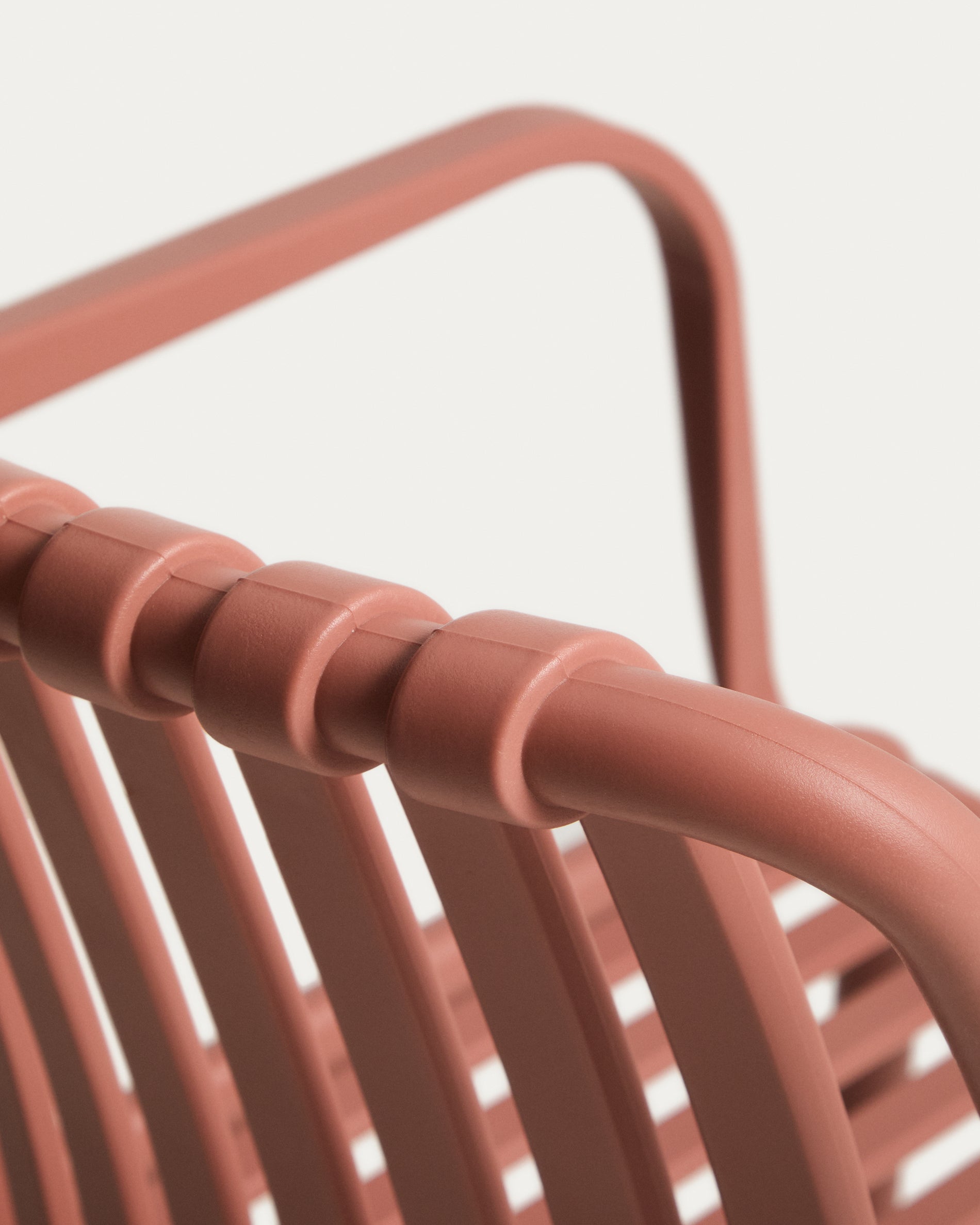 Stapelbarer Outdoor-Stuhl Isabellini in Terrakotta in Terrakotta präsentiert im Onlineshop von KAQTU Design AG. Gartenstuhl ist von Kave Home