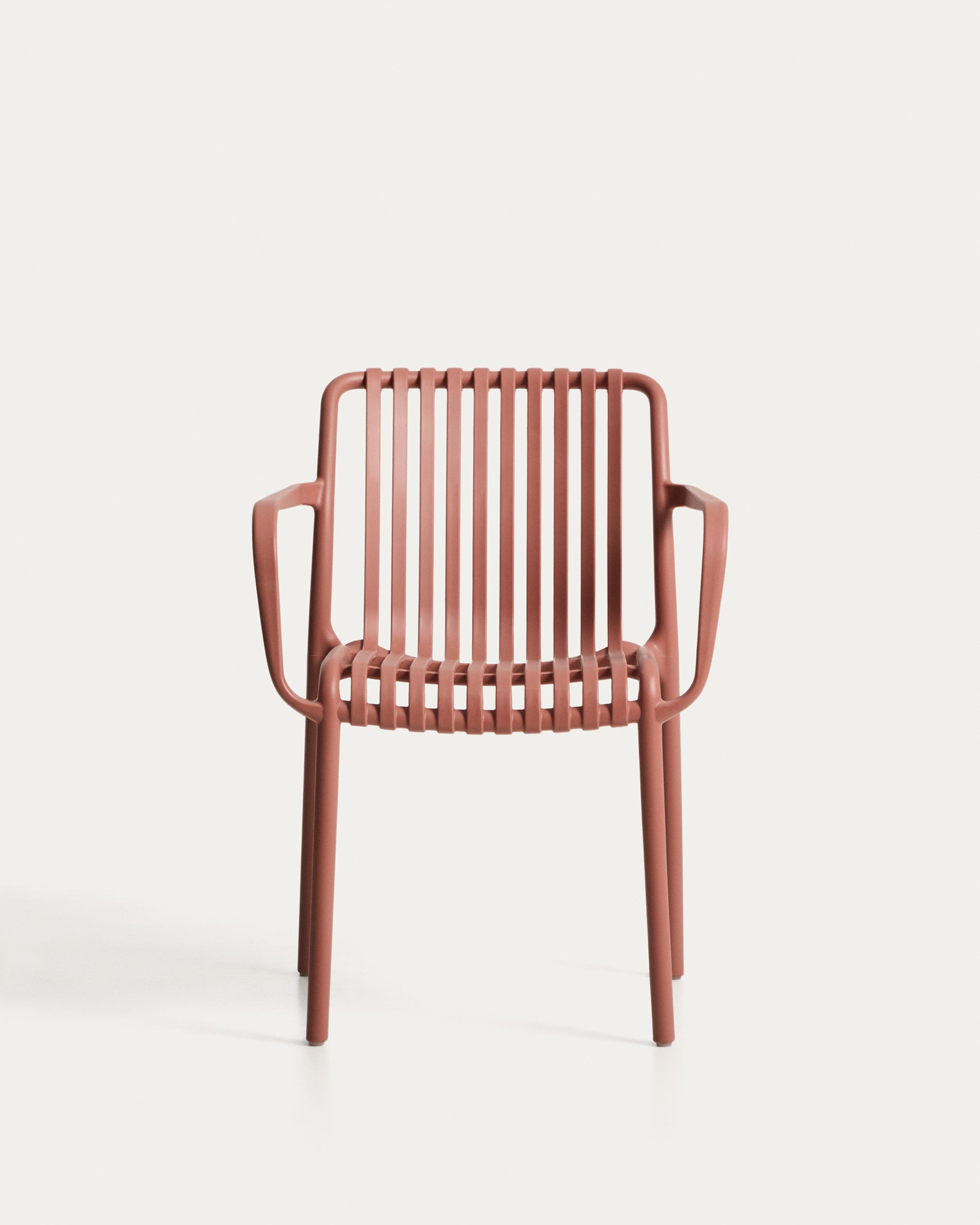 Stapelbarer Outdoor-Stuhl Isabellini in Terrakotta in Terrakotta präsentiert im Onlineshop von KAQTU Design AG. Gartenstuhl ist von Kave Home