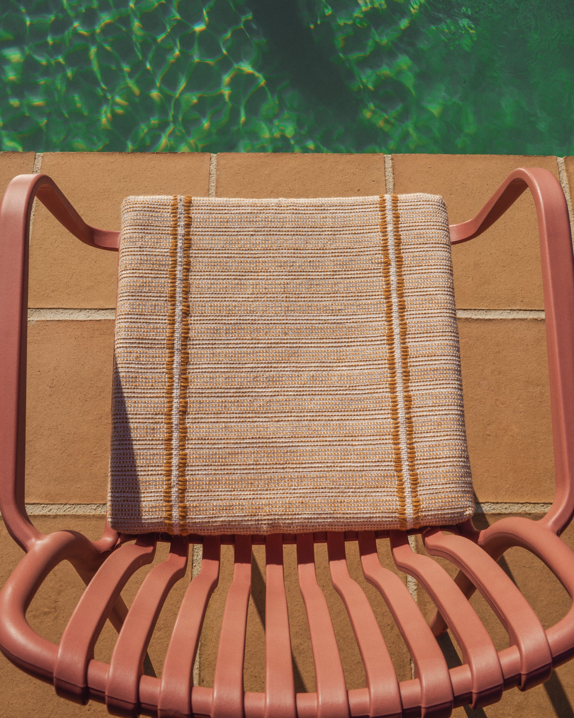 Stapelbarer Outdoor-Stuhl Isabellini in Terrakotta in Terrakotta präsentiert im Onlineshop von KAQTU Design AG. Gartenstuhl ist von Kave Home