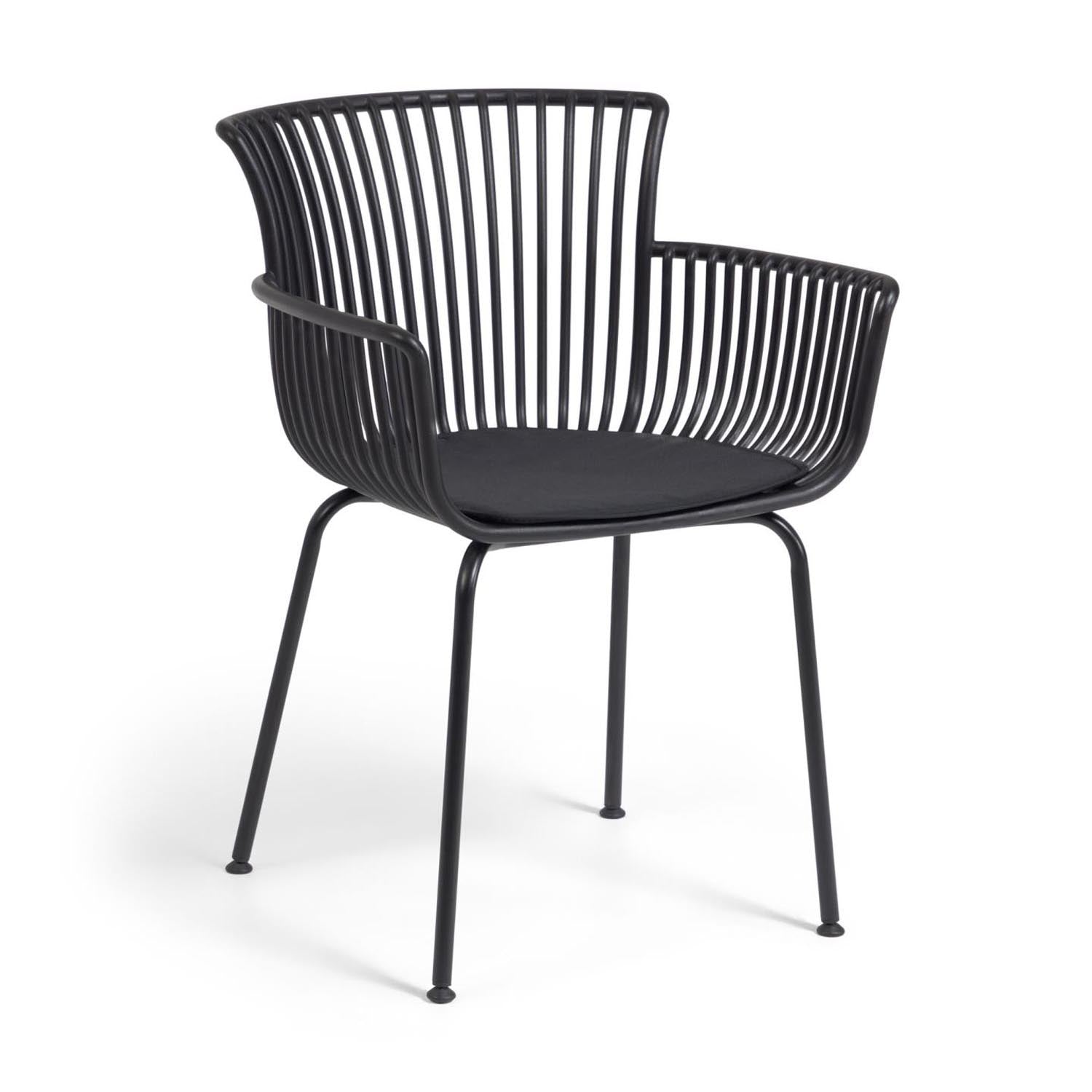 3D-Modell eines eleganten, ergonomischen schwarzen Outdoor-Stuhls Surpika von Kave Home.