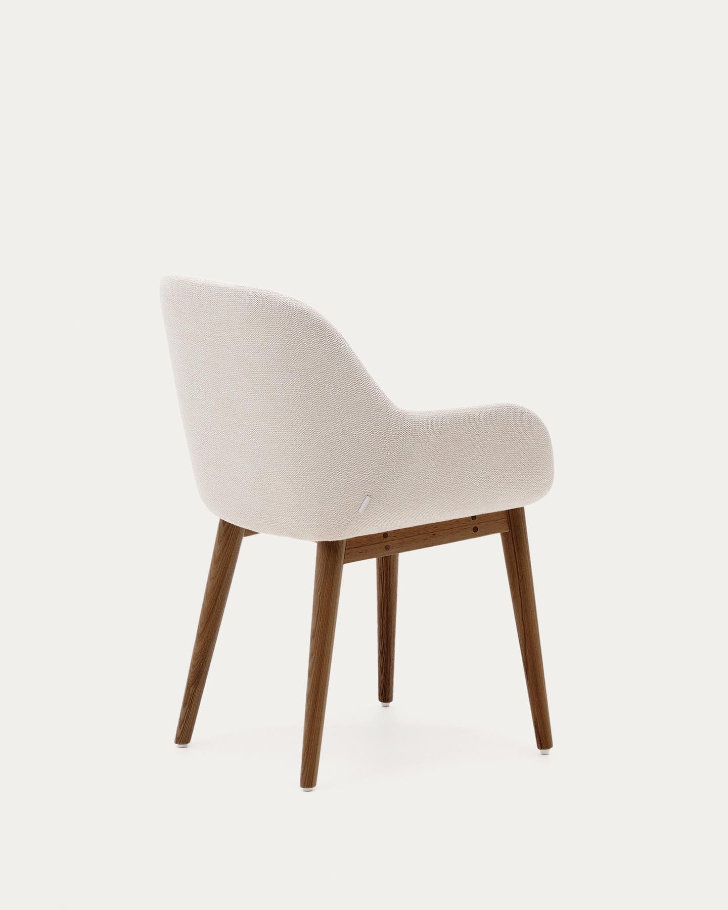 Konna Stuhl in Beige und Beine aus massivem Eschenholz mit dunklem Finish FR in Beige präsentiert im Onlineshop von KAQTU Design AG. Stuhl ist von Kave Home