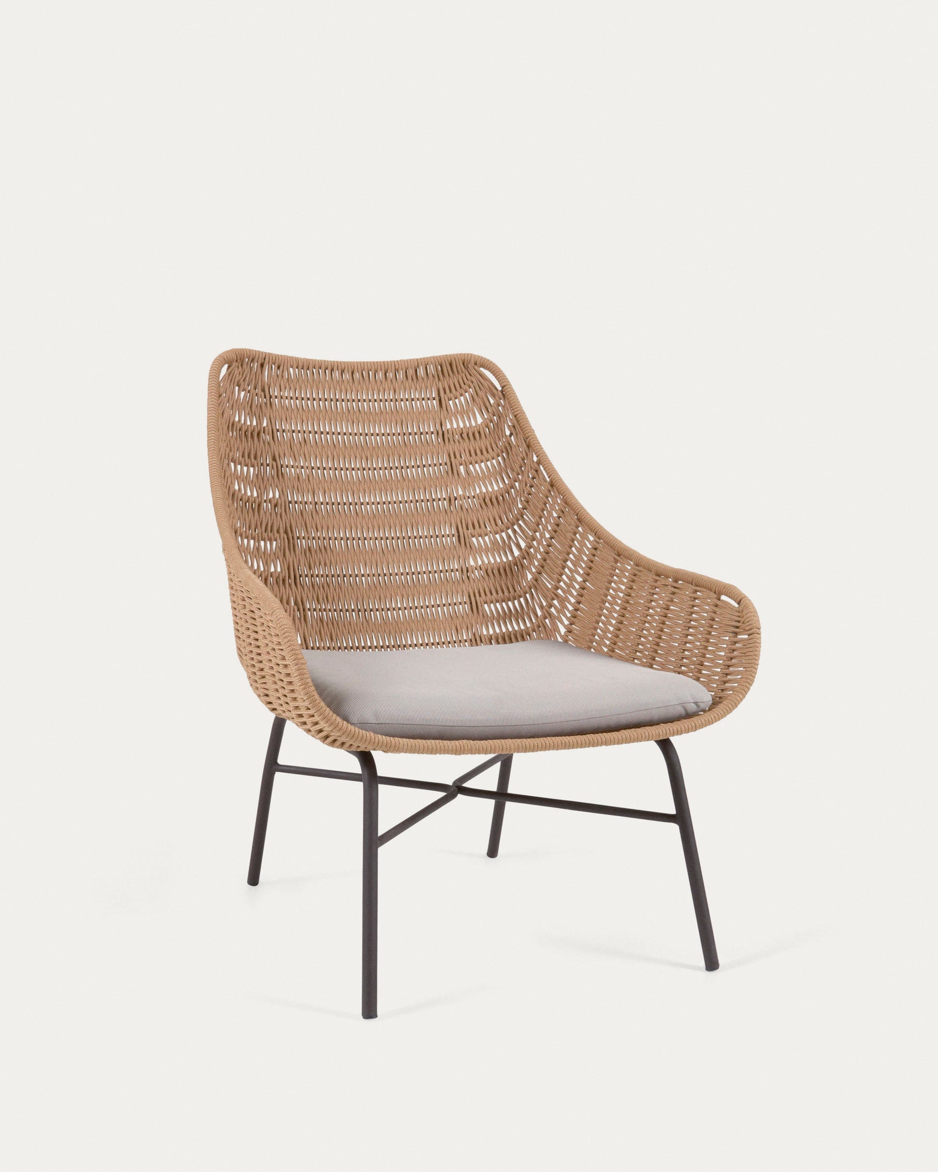 3D-Modell des beigen Abeli Seilsessels von Kave Home, ideal für stilvolle und langlebige Innen- und Aussenbereiche.