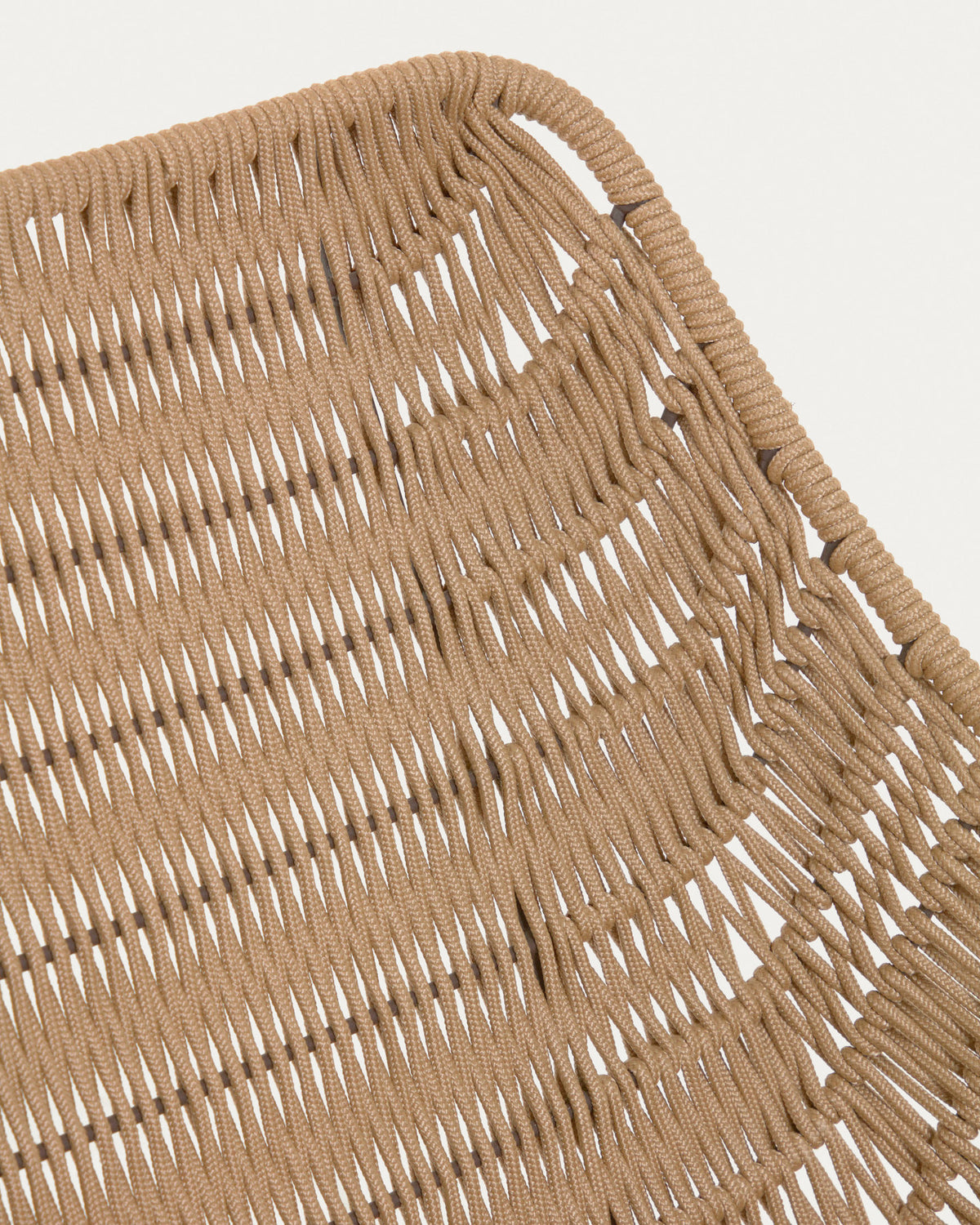 Abeli Seilsessel in Beige in Beige präsentiert im Onlineshop von KAQTU Design AG. Outdoor-Sessel ist von Kave Home