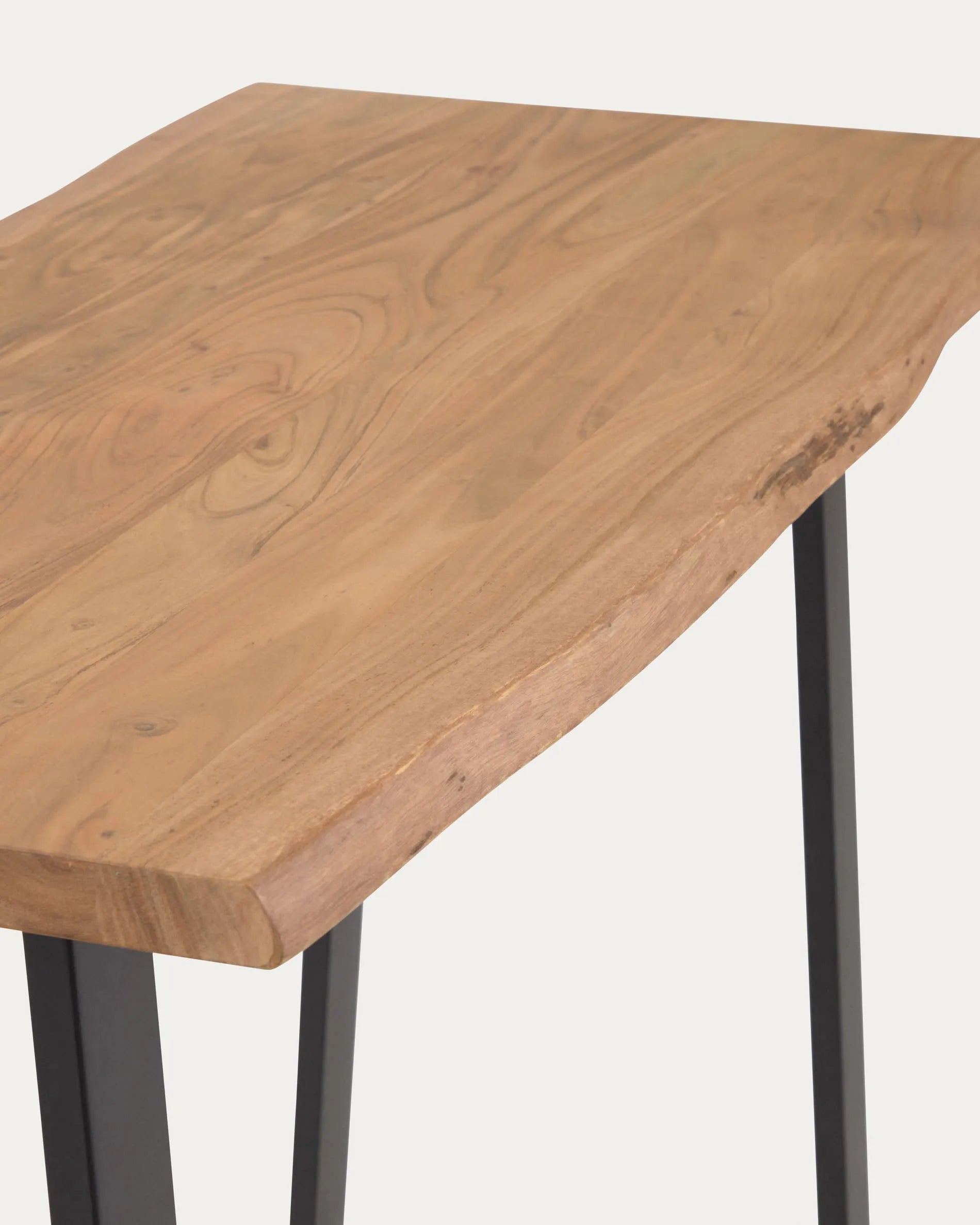 Eleganter Hochtisch aus massivem Akazienholz, 140x60 cm, mit natürlichem Finish und einzigartiger Maserung für stilvolle Räume.