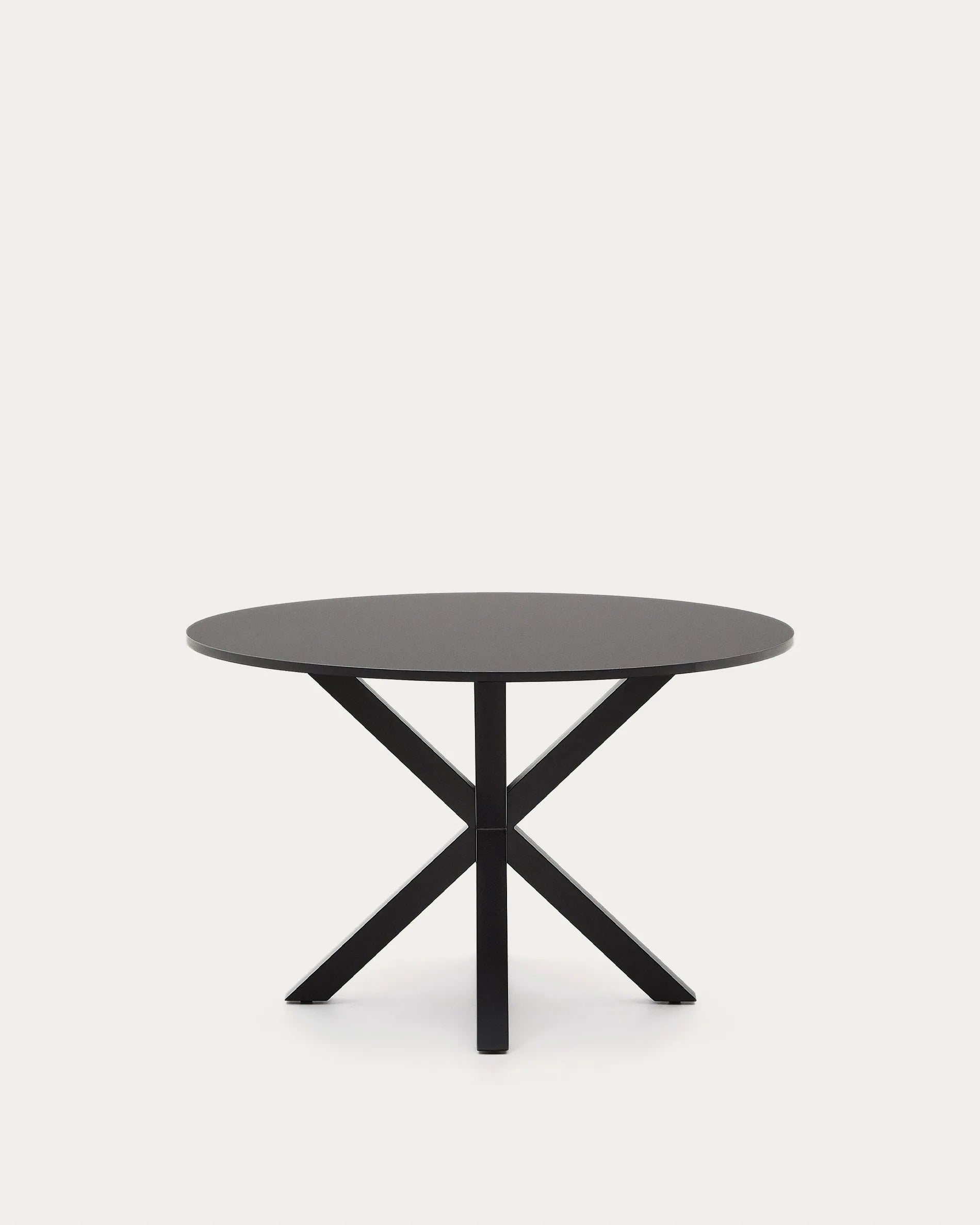 Eleganter runder Tisch Argo: Schwarz lackiertes MDF, stabile Stahlbeine, Ø 120 cm. Perfekt für stilvolle Mahlzeiten.