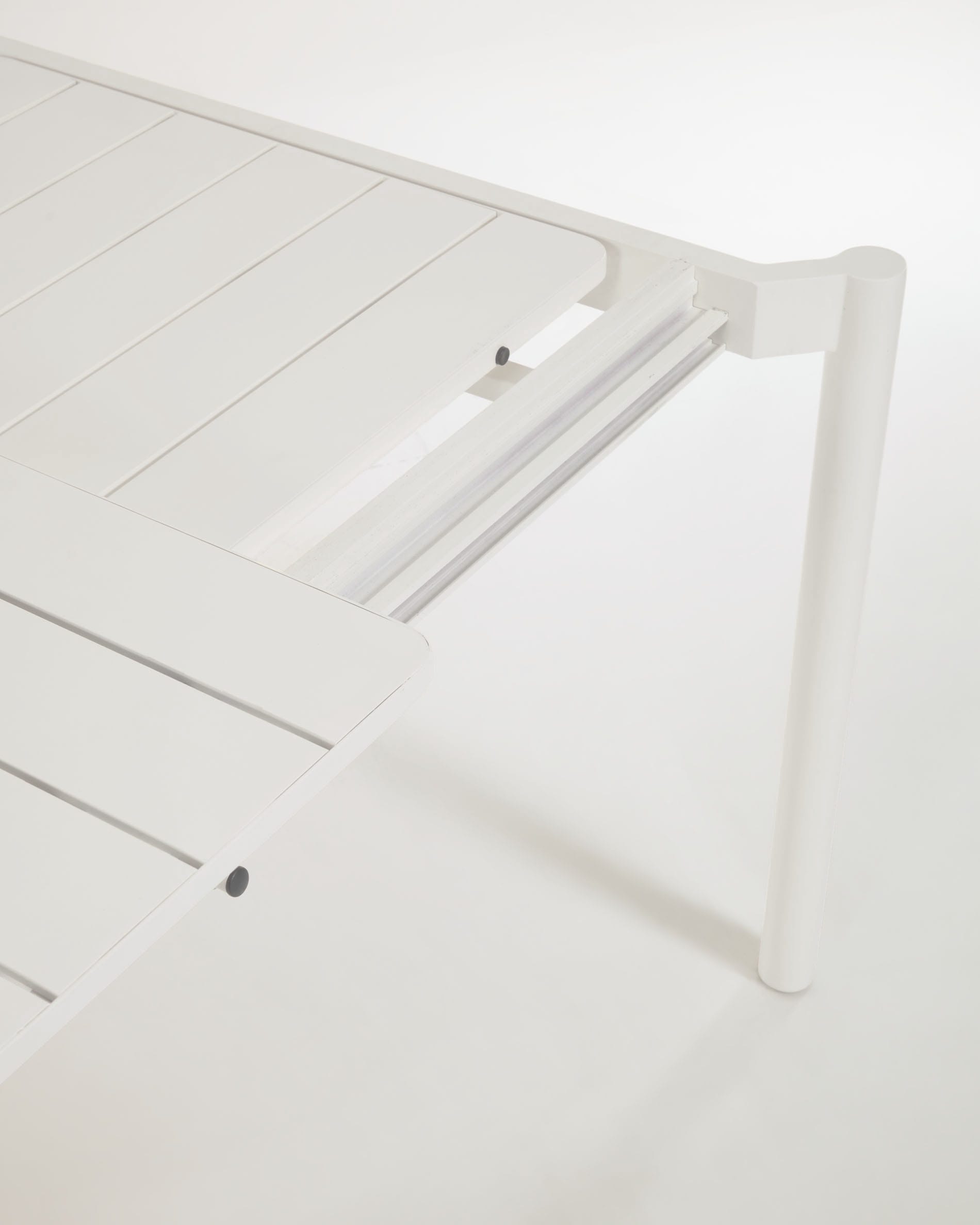 Moderner Zaltana Ausziehtisch aus Aluminium in Hellgrau, ideal für den Außenbereich, erweiterbar von 180 auf 240 cm.