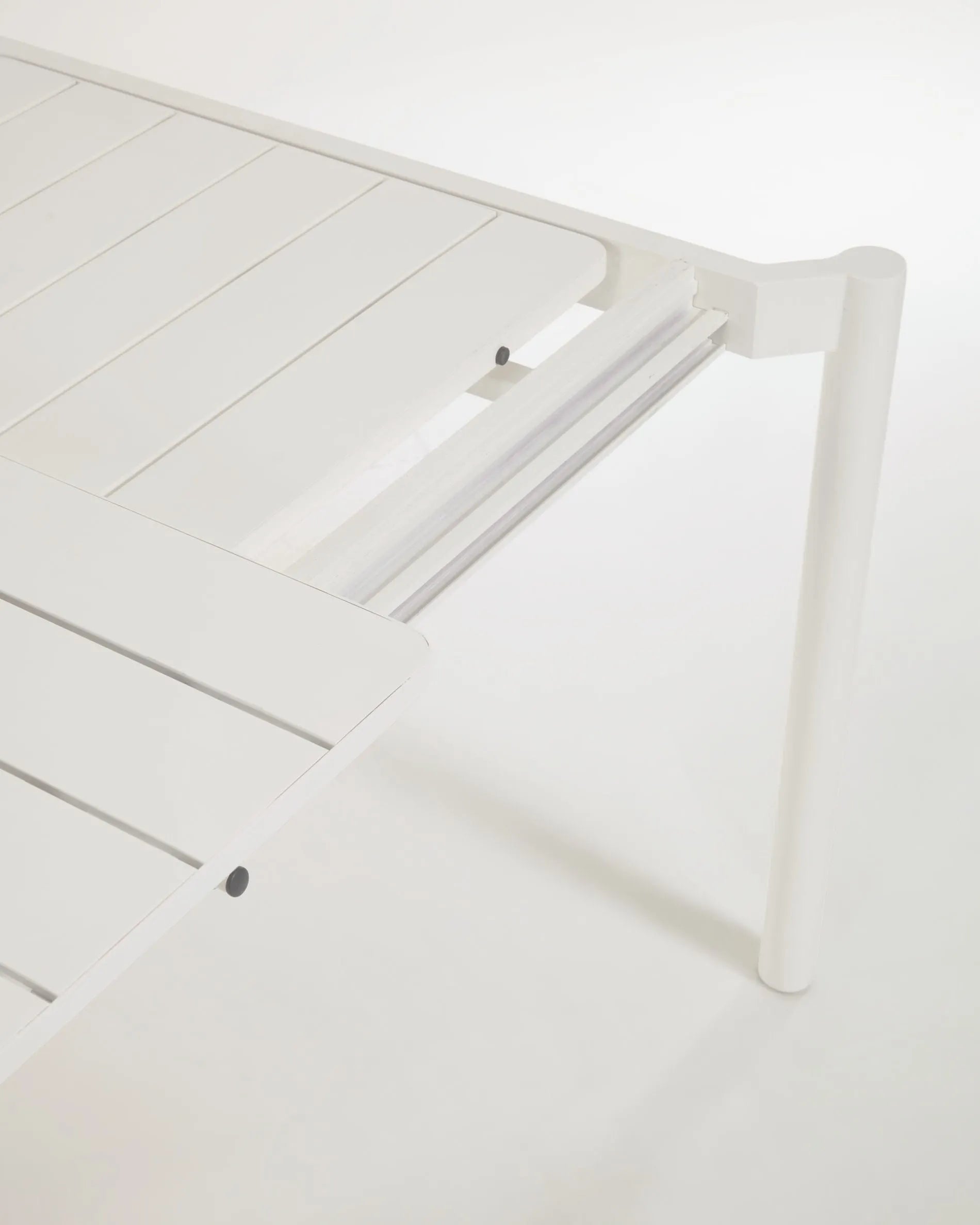 Zaltana Ausziehtisch aus Aluminium in Hellgrau, perfekt für den Außenbereich, ausziehbar von 180 auf 240 cm, modern und robust.