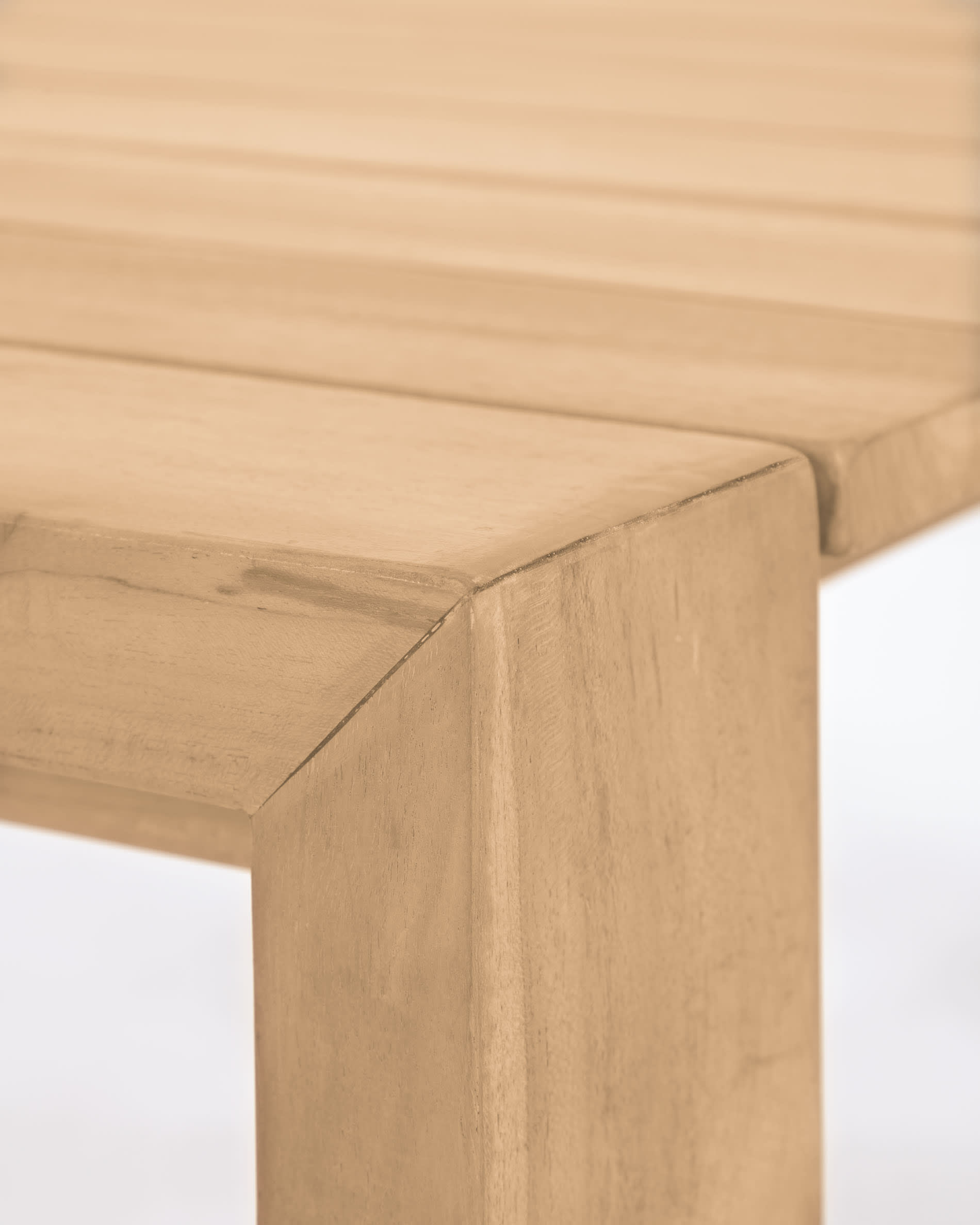 Massiver Teakholz-Outdoortisch von Kave Home, 200 x 100 cm, robust und stilvoll, ideal für Garten oder Terrasse.