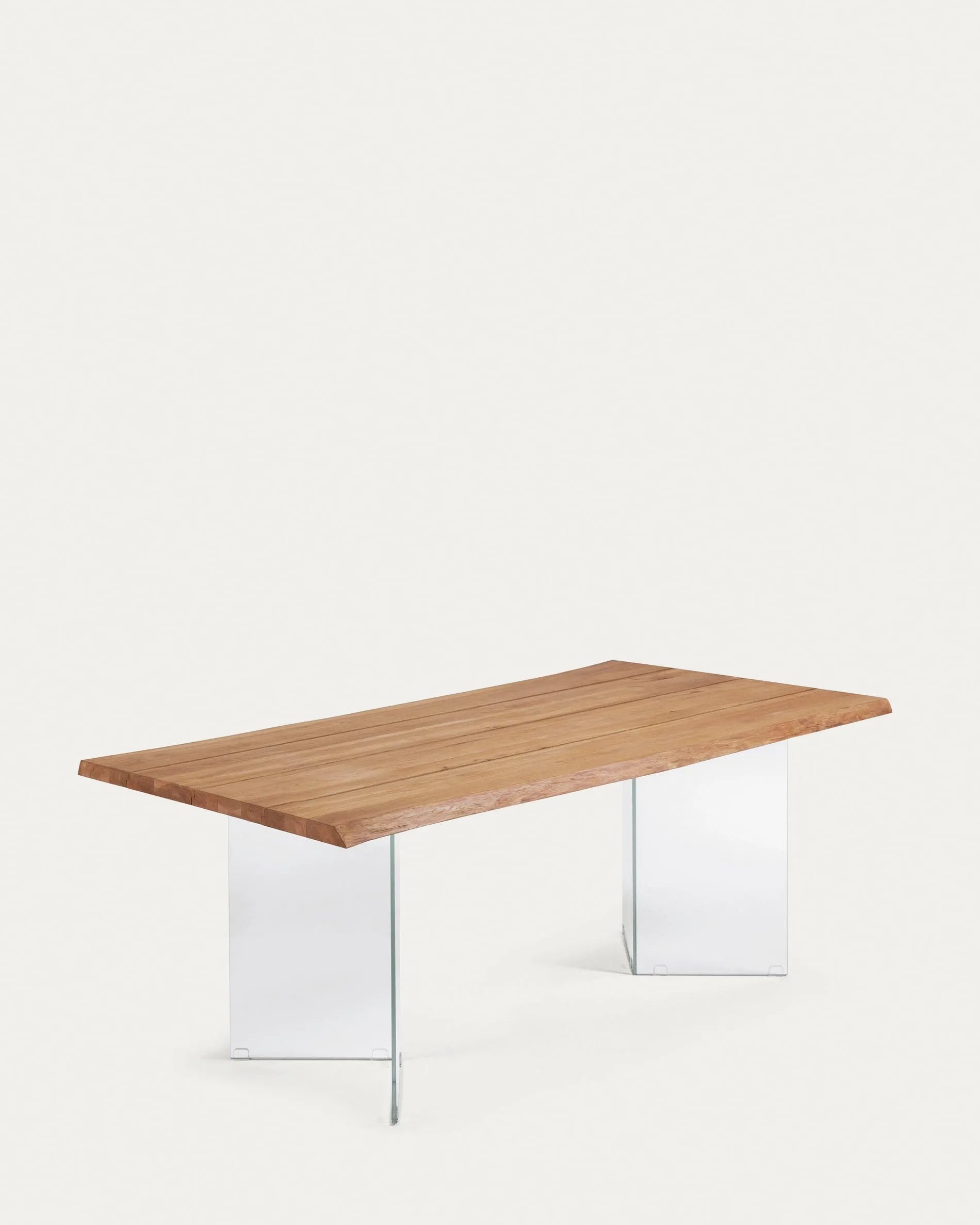Eleganter Lotty Tisch: Eichenfurnier trifft auf Glasbeine, 180x100 cm. Modernes Design für stilvolle Esszimmer.