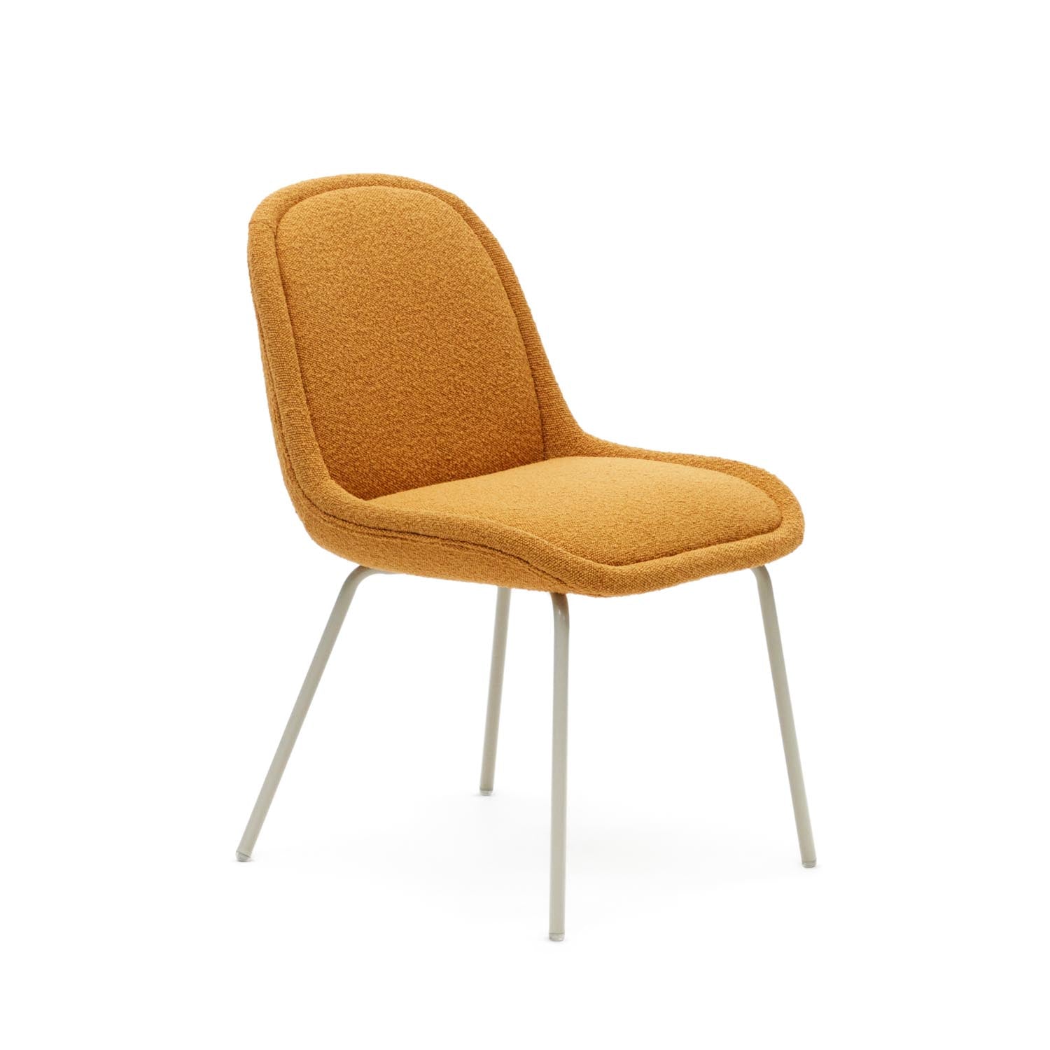 Entdecke den Aimin Stuhl aus senfgelbem Bouclé mit Stahlbeinen. Stilvoll, bequem und perfekt für Esszimmer, Küche und Wohnzimmer.
