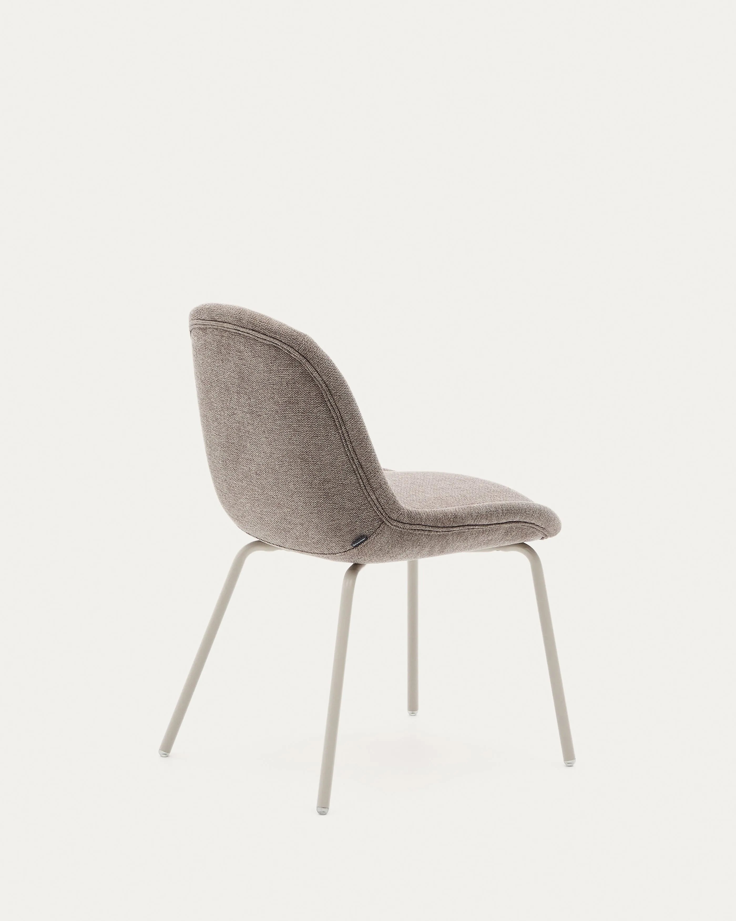 Der Aimin Stuhl vereint elegantes Design mit Komfort: hellbrauner Chenille-Bezug, stabile Stahlbeine, FSC-zertifiziert, ideal für jeden Raum.
