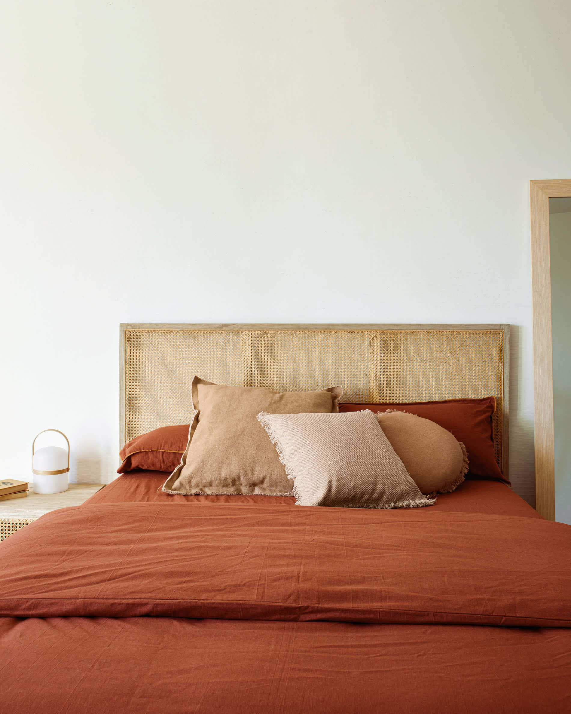 Komfortable und strapazierfähige Kissenfüllung Ø 45 cm von Kave Home, perfekt für Ihre Kissenbezüge und gemütliche Momente.