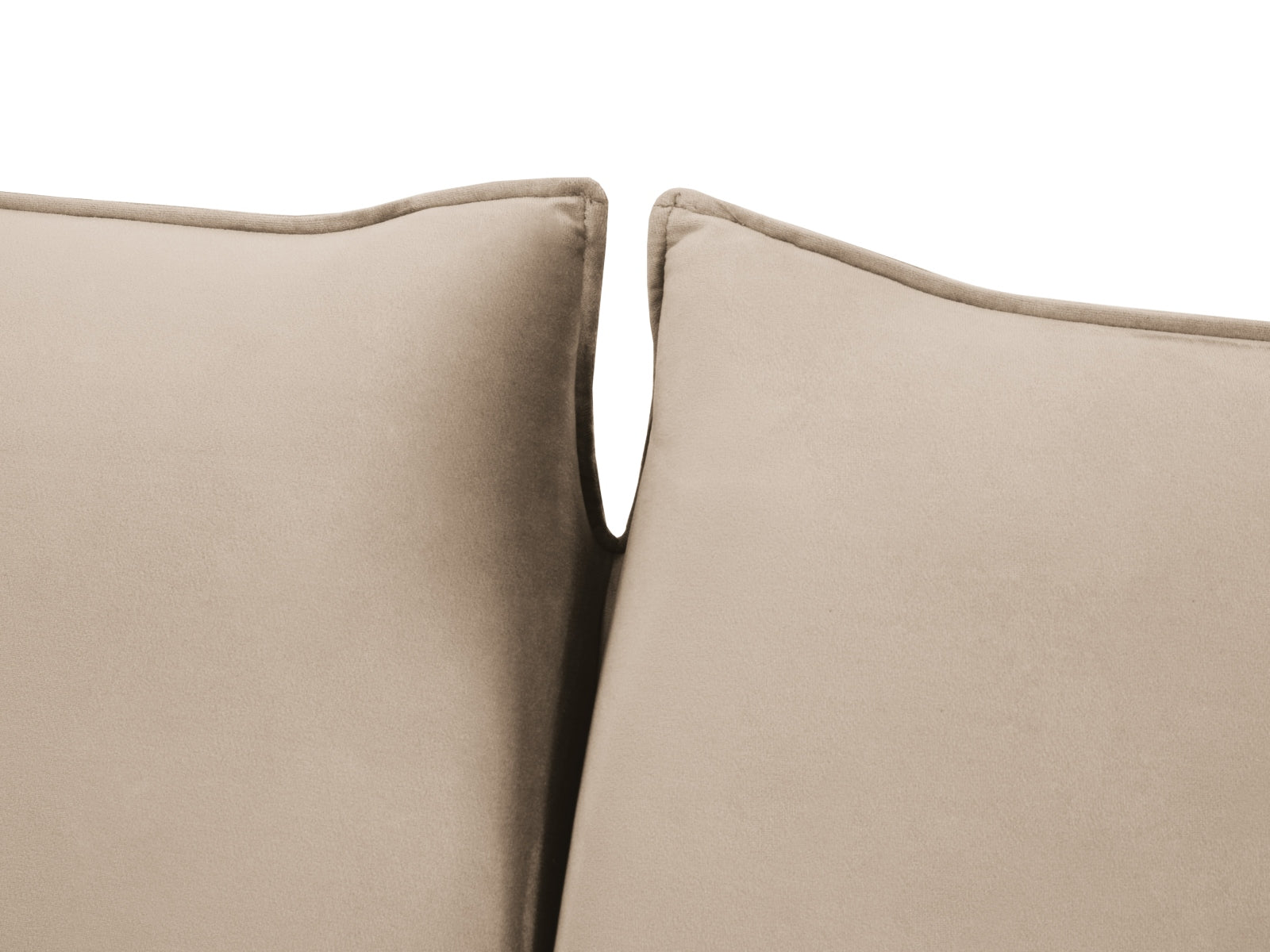 Entdecken Sie das elegante Vienna Velour Sofa mit Schlaffunktion von Cosmopolitan Design – perfekt für stilvolle Wohnräume und entspannte Nächte.