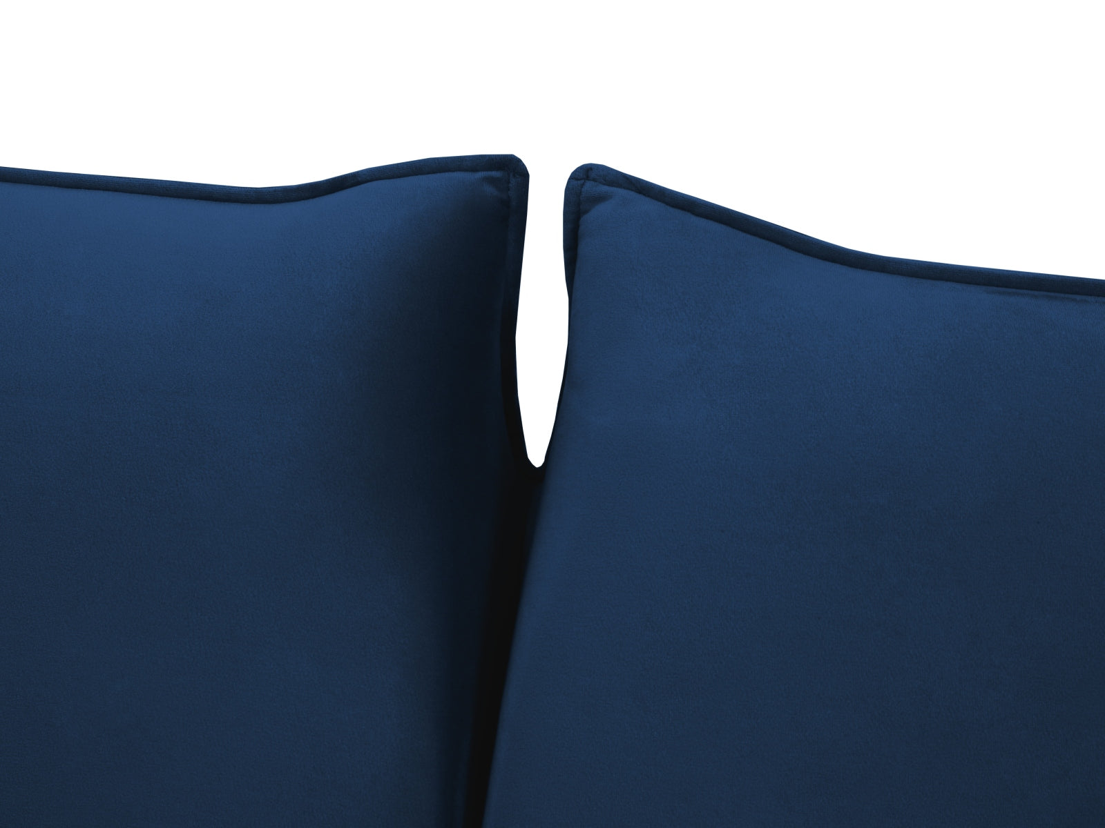 Entdecken Sie das elegante Vienna Velour Sofa mit Schlaffunktion von Cosmopolitan Design – perfekt für stilvolle Wohnräume und entspannte Nächte.