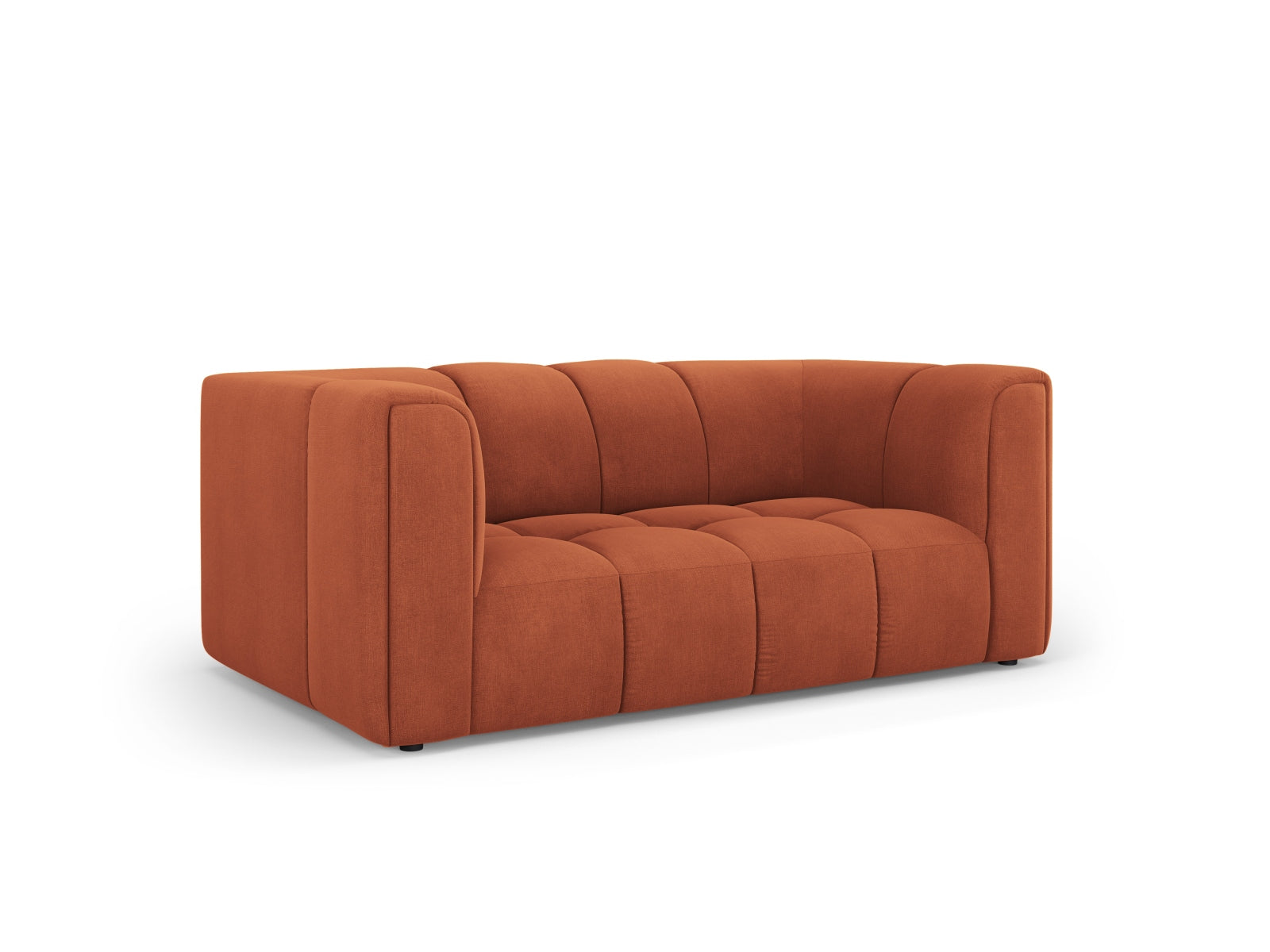 Stylisches 2-Sitzer Sofa Moritz in lebhaftem Orange, ideal für moderne Wohnräume, erhältlich bei KAQTU Design AG.