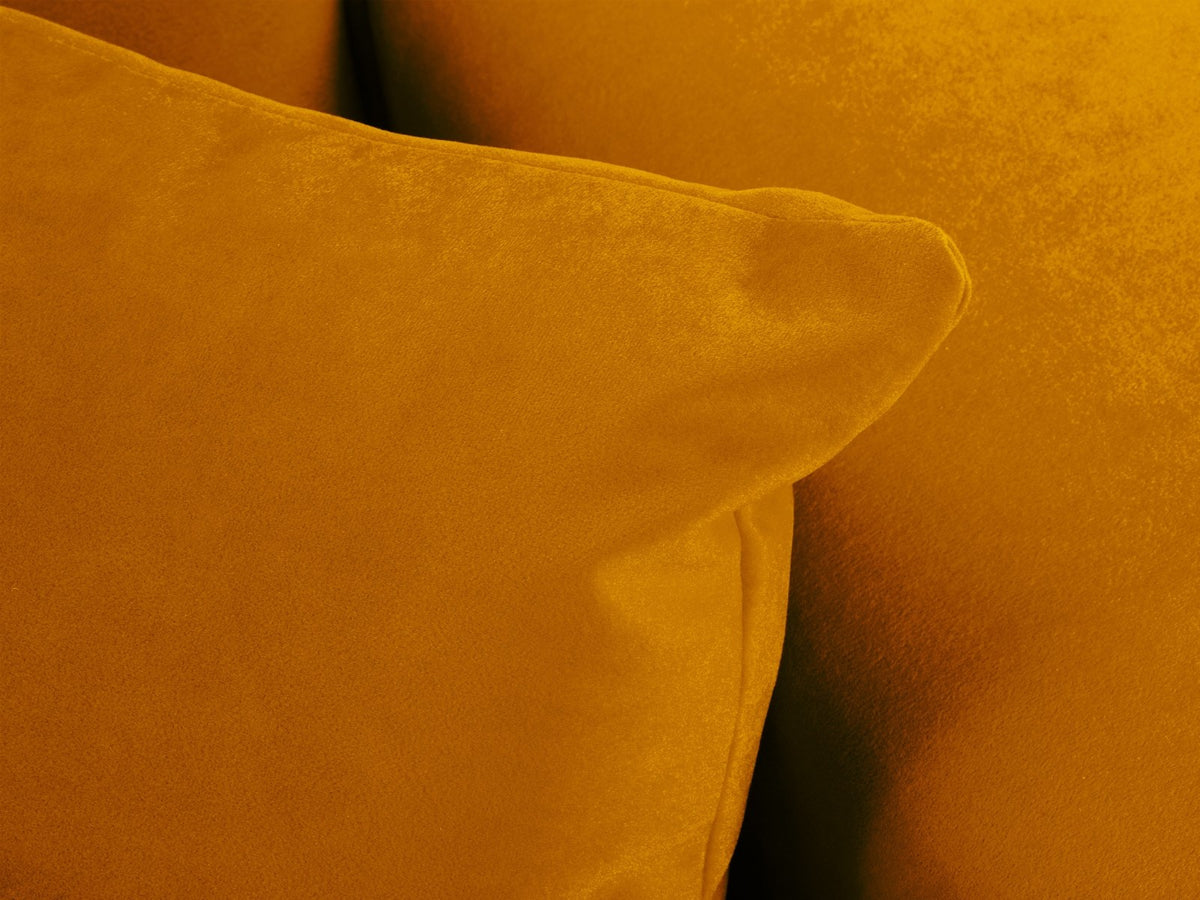 Zweisitzer-Sofa Siena in Beige-Salvador-Samt mit schwarzen Kunststoffbeinen, gepolsterter Sitzfläche und niedriger Rückenlehne, Frontansicht.