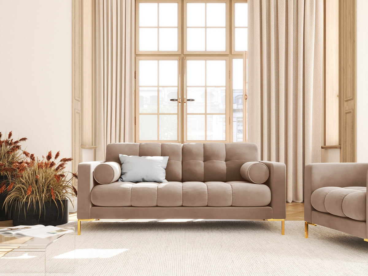 Zweisitziges Sofa Bali mit Stoffbezug, Dekokissen und schlanken Metallbeinen