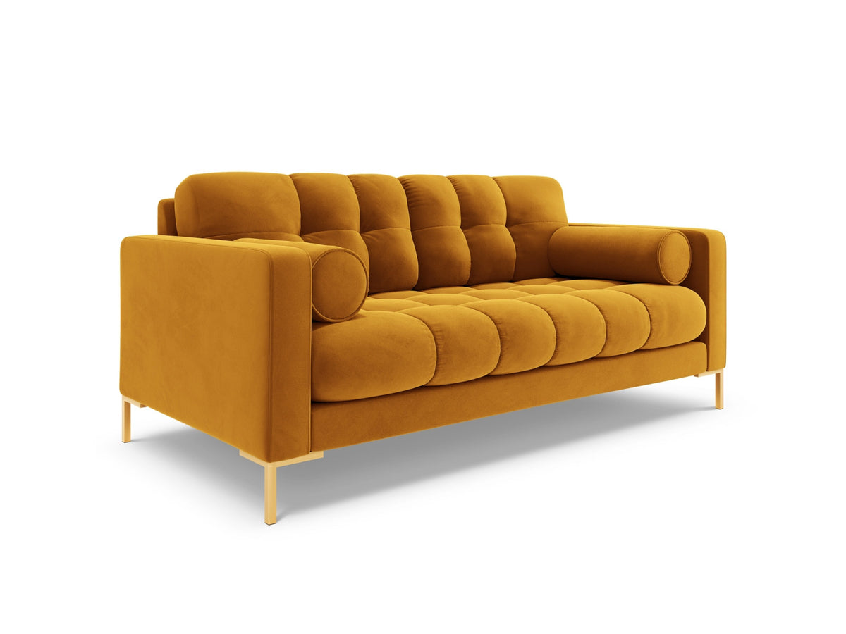 Zweisitziges Sofa Bali mit Stoffbezug, Dekokissen und schlanken Metallbeinen