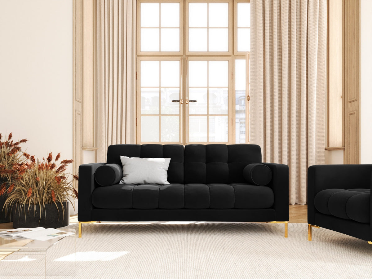 Zweisitziges Sofa Bali mit Stoffbezug, Dekokissen und schlanken Metallbeinen