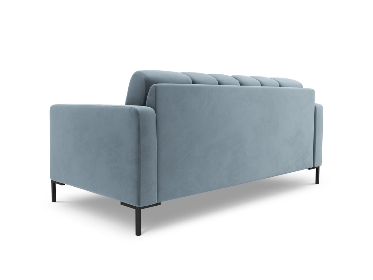 Zweisitziges Sofa Bali mit Stoffbezug, Dekokissen und schlanken Metallbeinen