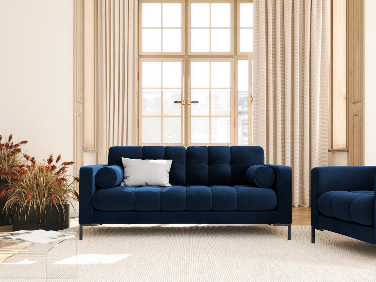 Zweisitziges Sofa Bali mit Stoffbezug, Dekokissen und schlanken Metallbeinen