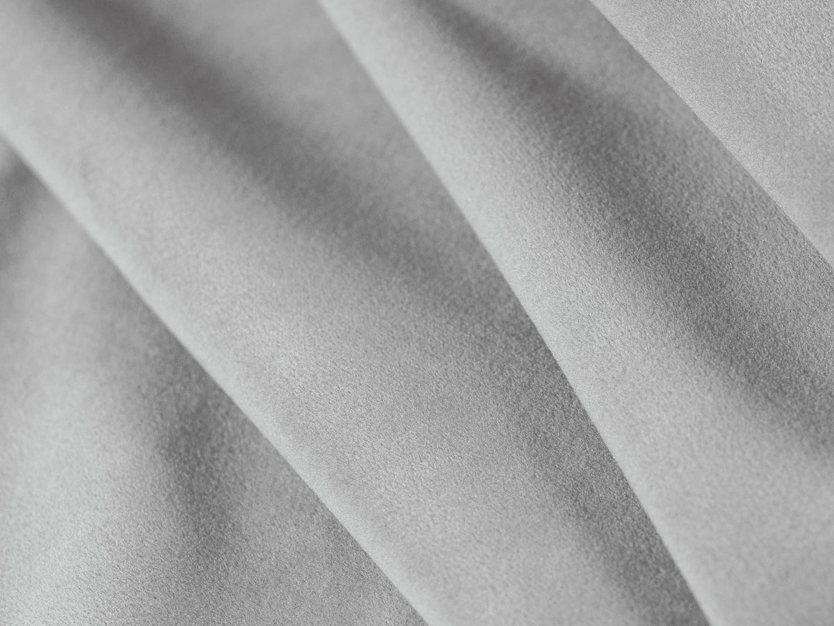 Tonale Velour Sofa mit Schlaffunktion und Stauraum 3 Sitzer in Grey-Magic Velvet präsentiert im Onlineshop von KAQTU Design AG. Bettsofa ist von Cosmopolitan Design