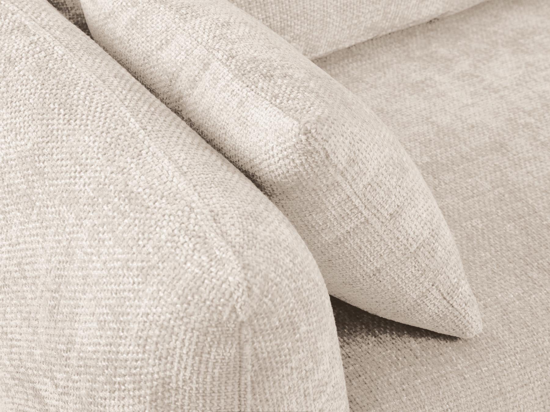 Stylisches 3-Sitzer Sofa Matera in neutralem Beige, perfekt als Schlafgelegenheit und mit integriertem Stauraum für zusätzlichen Komfort.