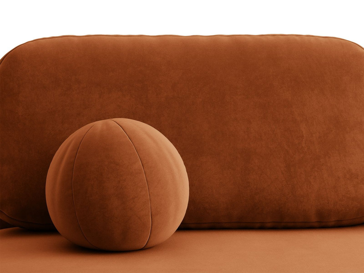 Beige Samt-Bettsofa Sophia von Cosmopolitan Design mit Bettkasten, Massivholzrahmen und schwarzen Kunststoffbeinen, drei Sitzplätze.