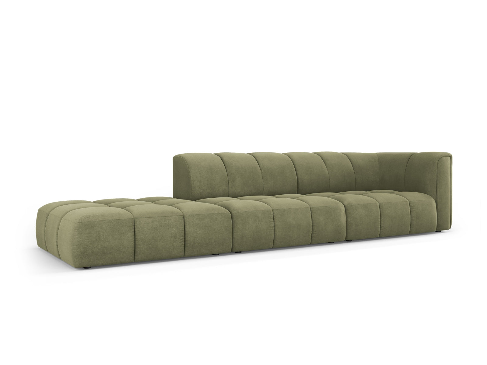 Elegantes 4-Sitzer Sofa Moritz in sanftem Lichtgrün, ideal für moderne Wohnräume, präsentiert von KAQTU Design AG.